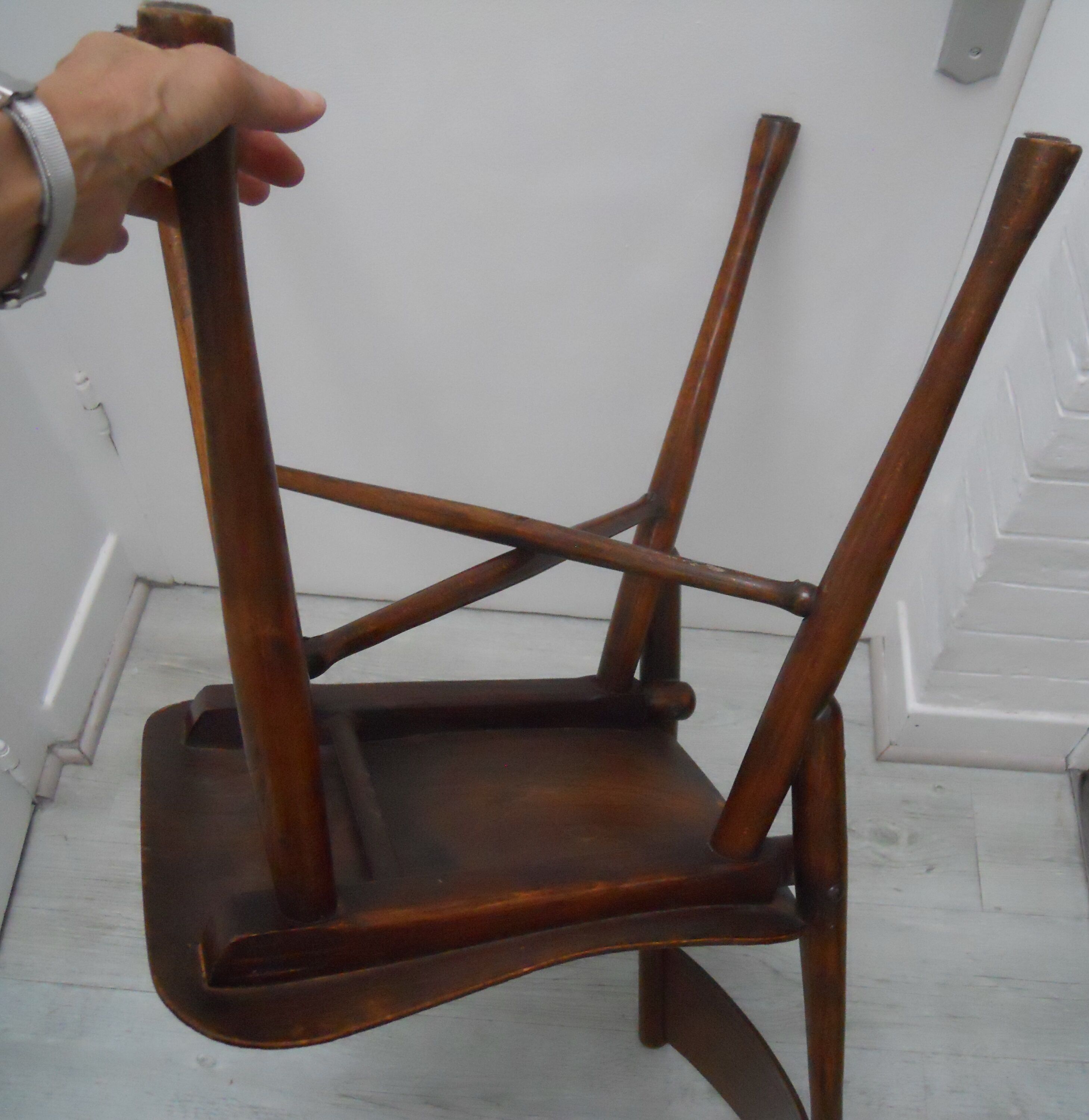 Chaise J & J Kohn estampillée