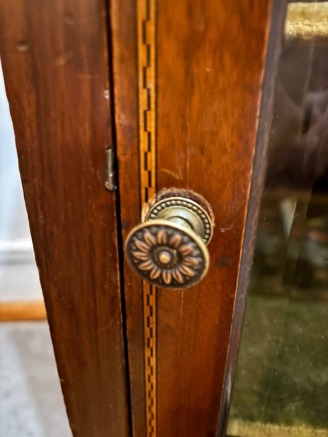 Vitrine en acajou 1900, porte avec verre biseauté