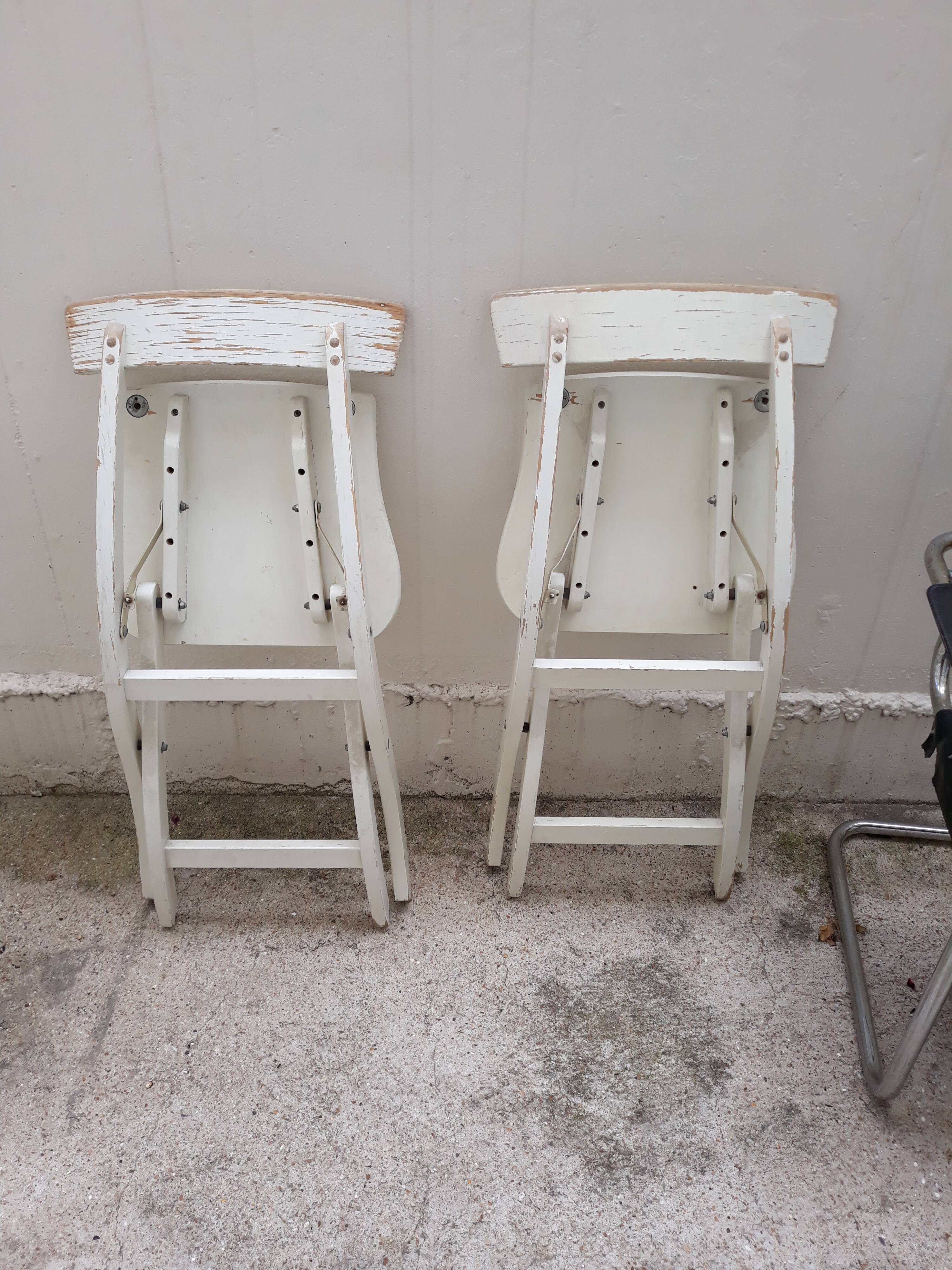 Lot of 4 folding chairs in shabby wood