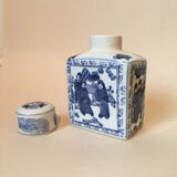 Chinese porcelain urn and hand-painted blue patterns