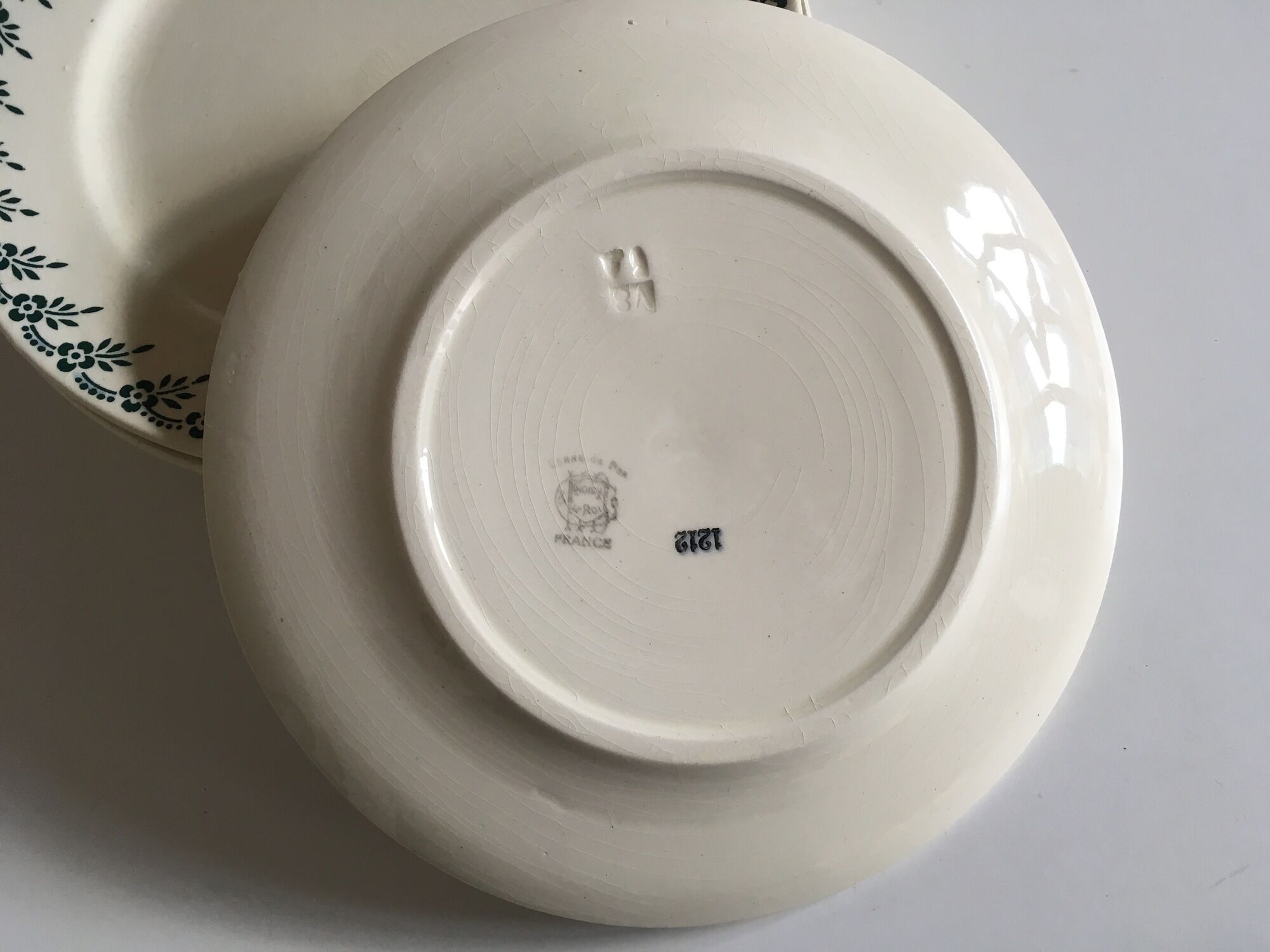 Set of 8 flat plates in iron earthenware from Choisy's 50s