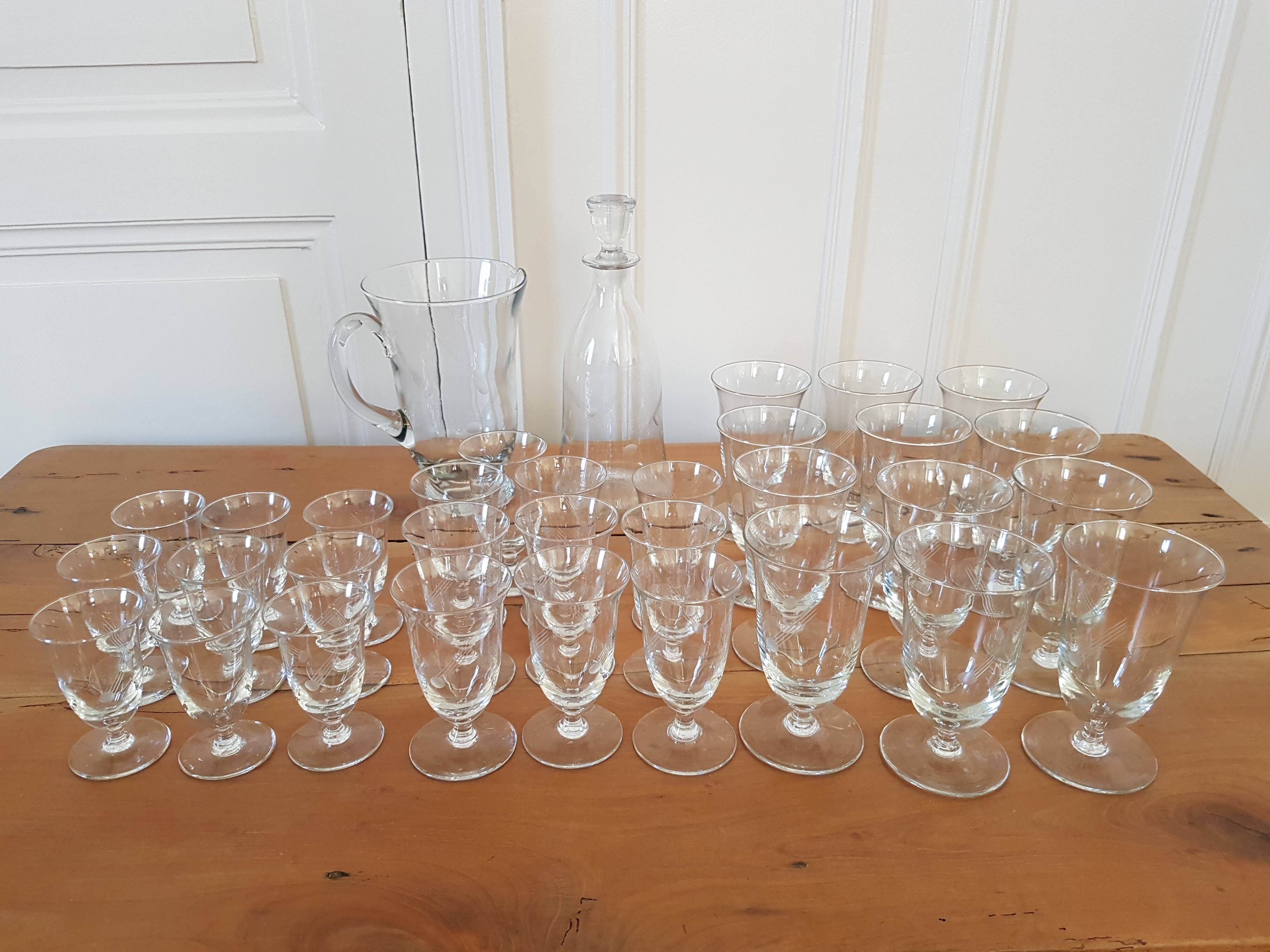 Service verres, carafe et pichet 33 pièces