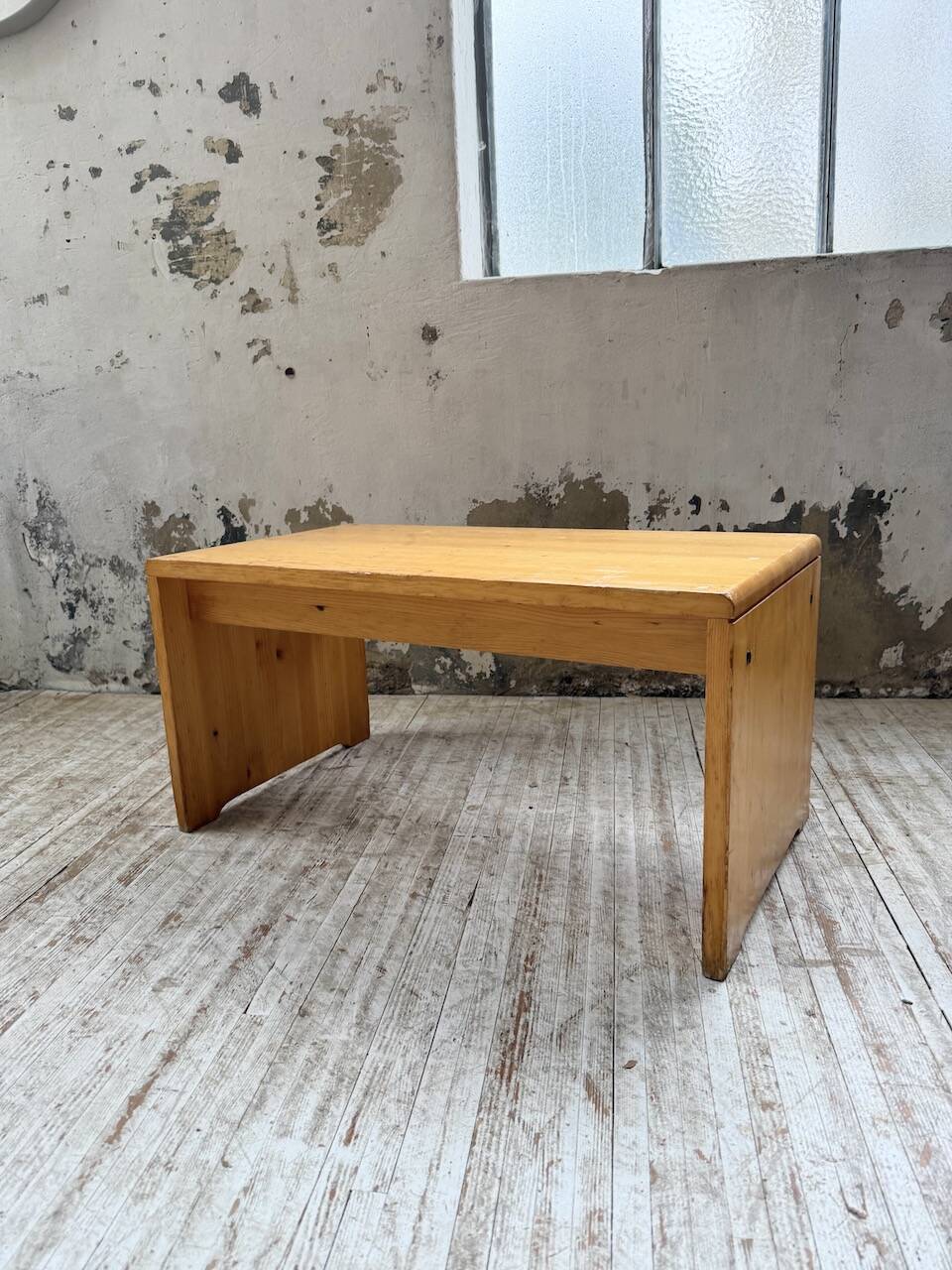 Coffee table in Perriand style, Les Arcs 1800.