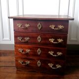 English-style chest of drawers