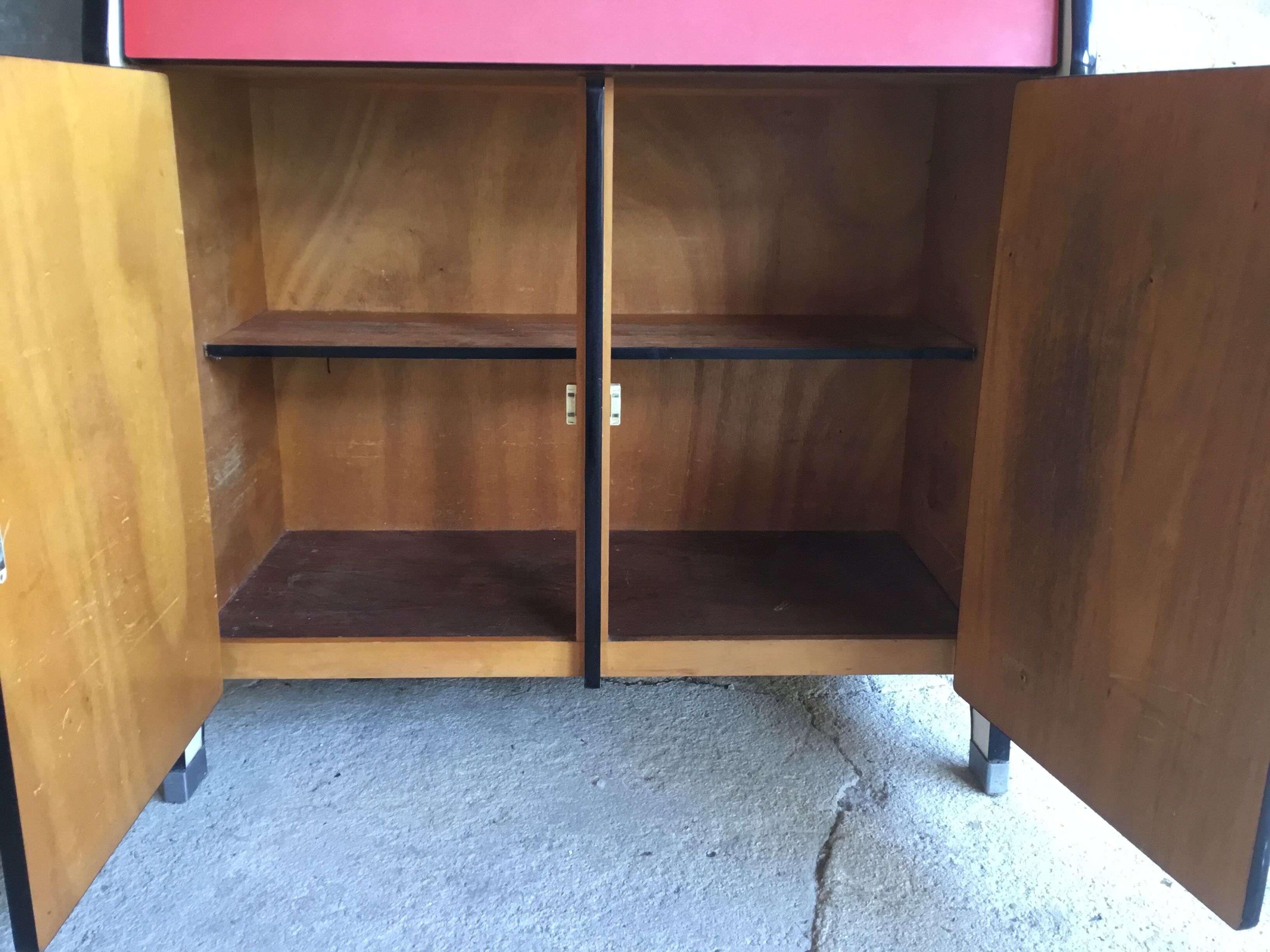 Vintage kitchen buffet in yellow and red formica - 1950