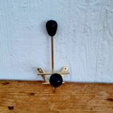 Patère en métal doré et boules noires, 1950