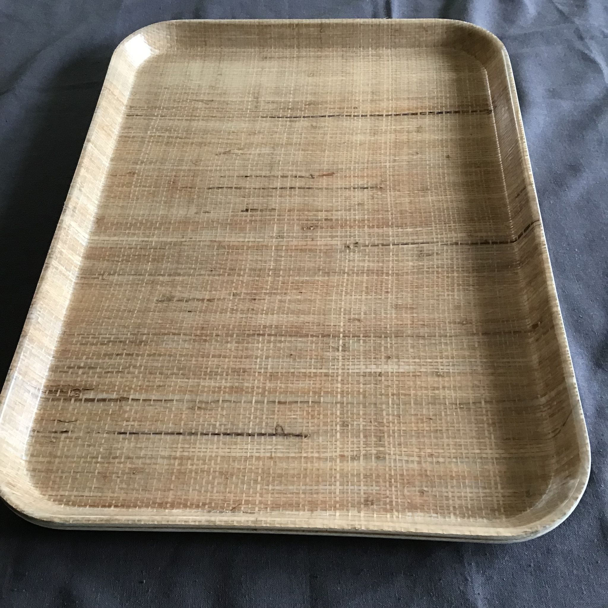 2 fiberglass trays like burlap