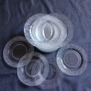 18 assiettes à dessert vintages en verre pressé