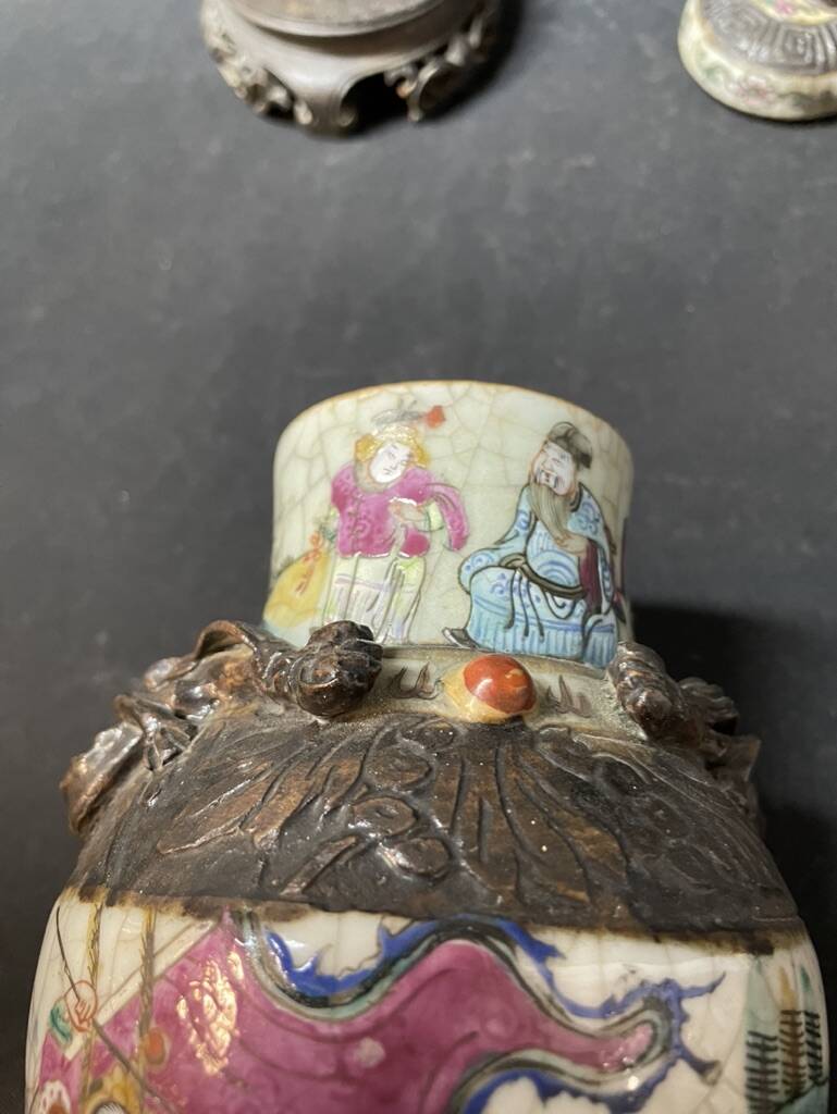 Covered vase – China (Nanking) – 19th century