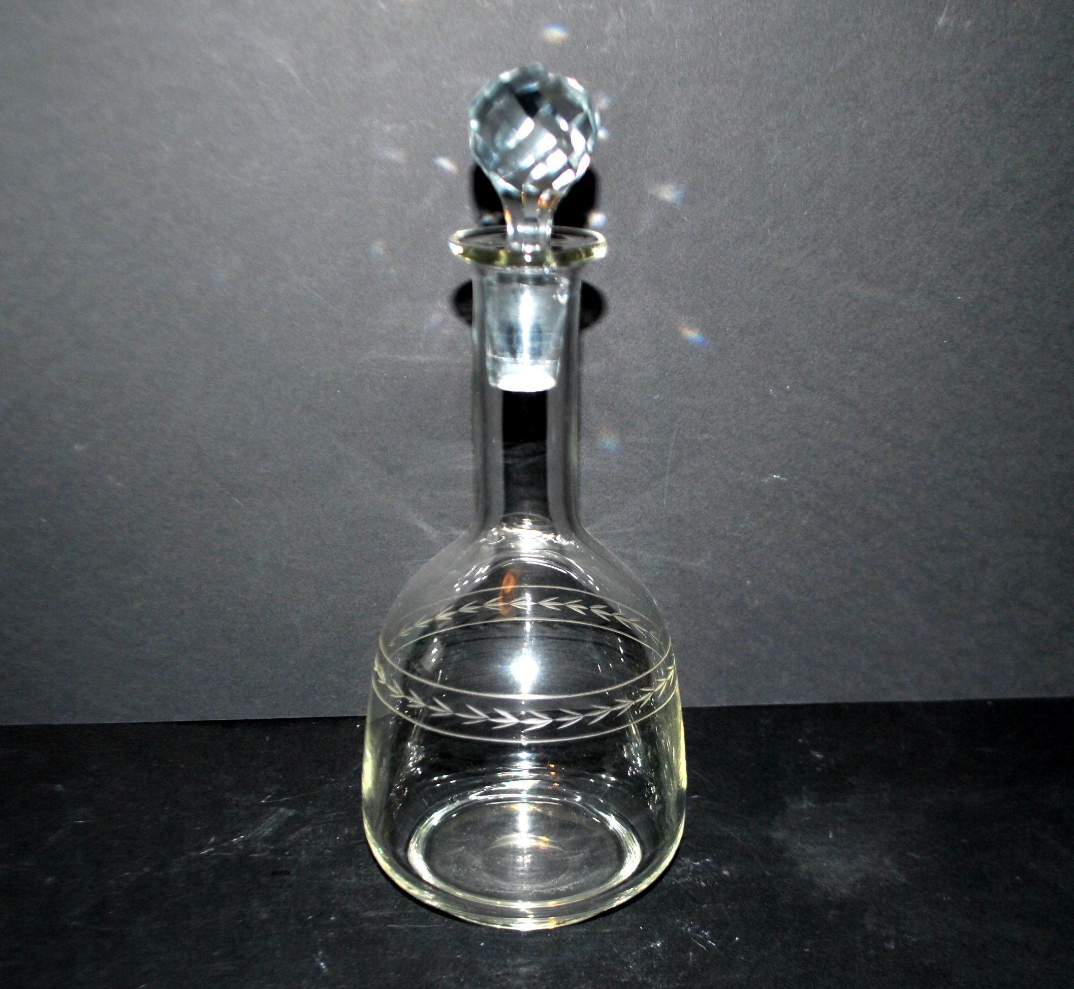 Antique carafe engraved with a laurel frieze, circa 1900