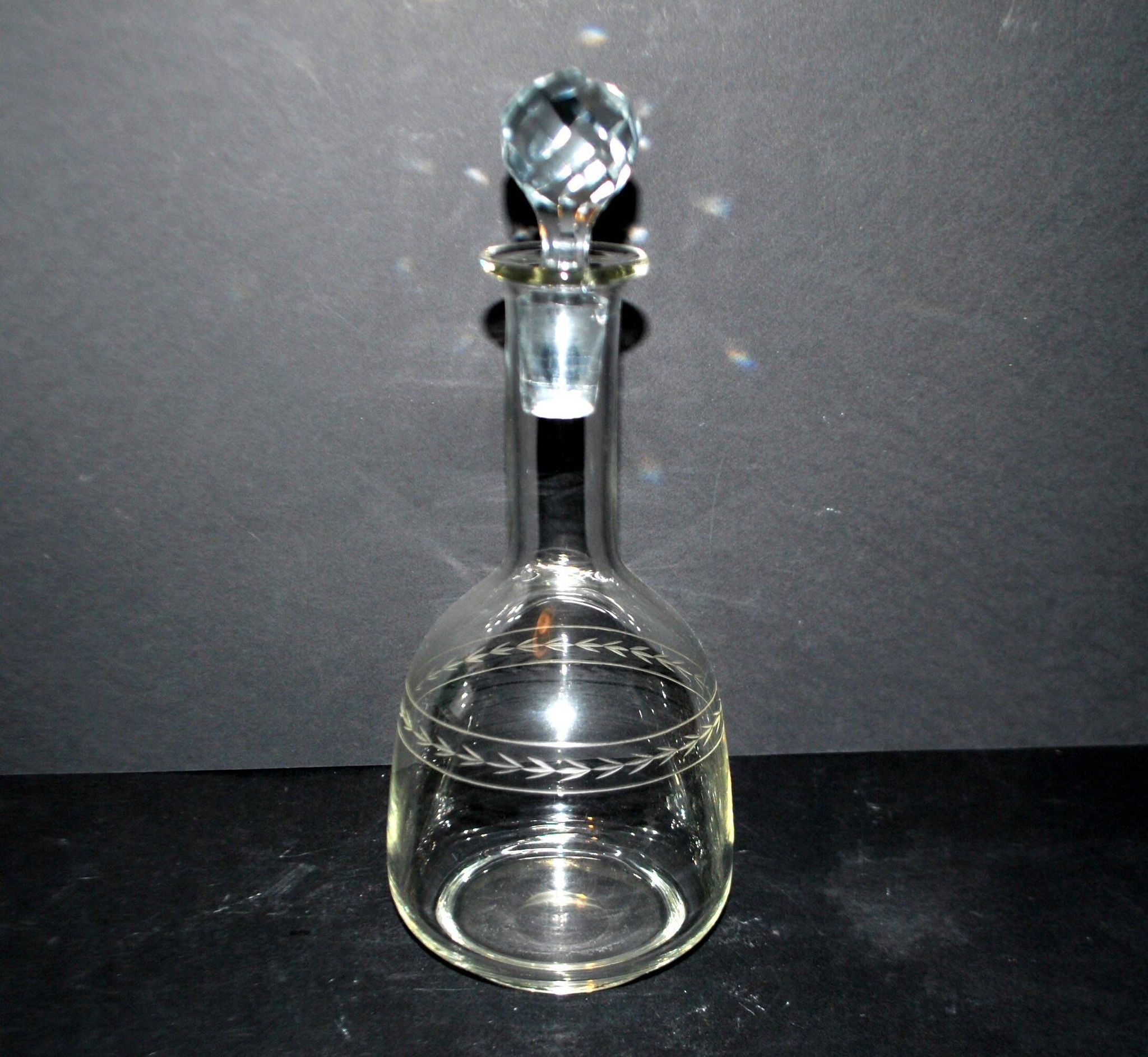 Carafe ancienne gravée frise de laurier 1900
