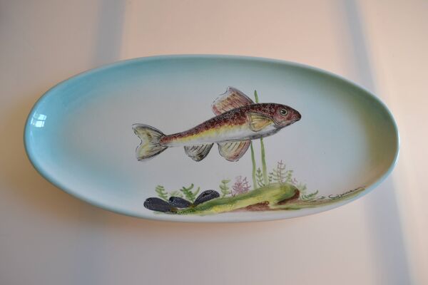 Paulette Quinson ( 1899-1984 ) Marseille Plat à poisson signé 55x26 cm