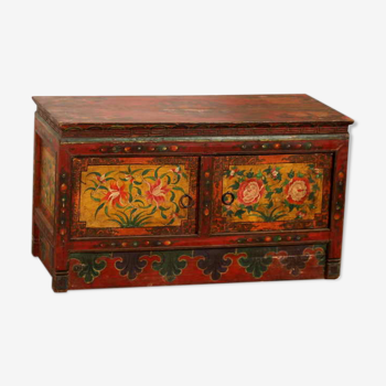 Tibetan wooden chest with polychrome decoration XIXEme