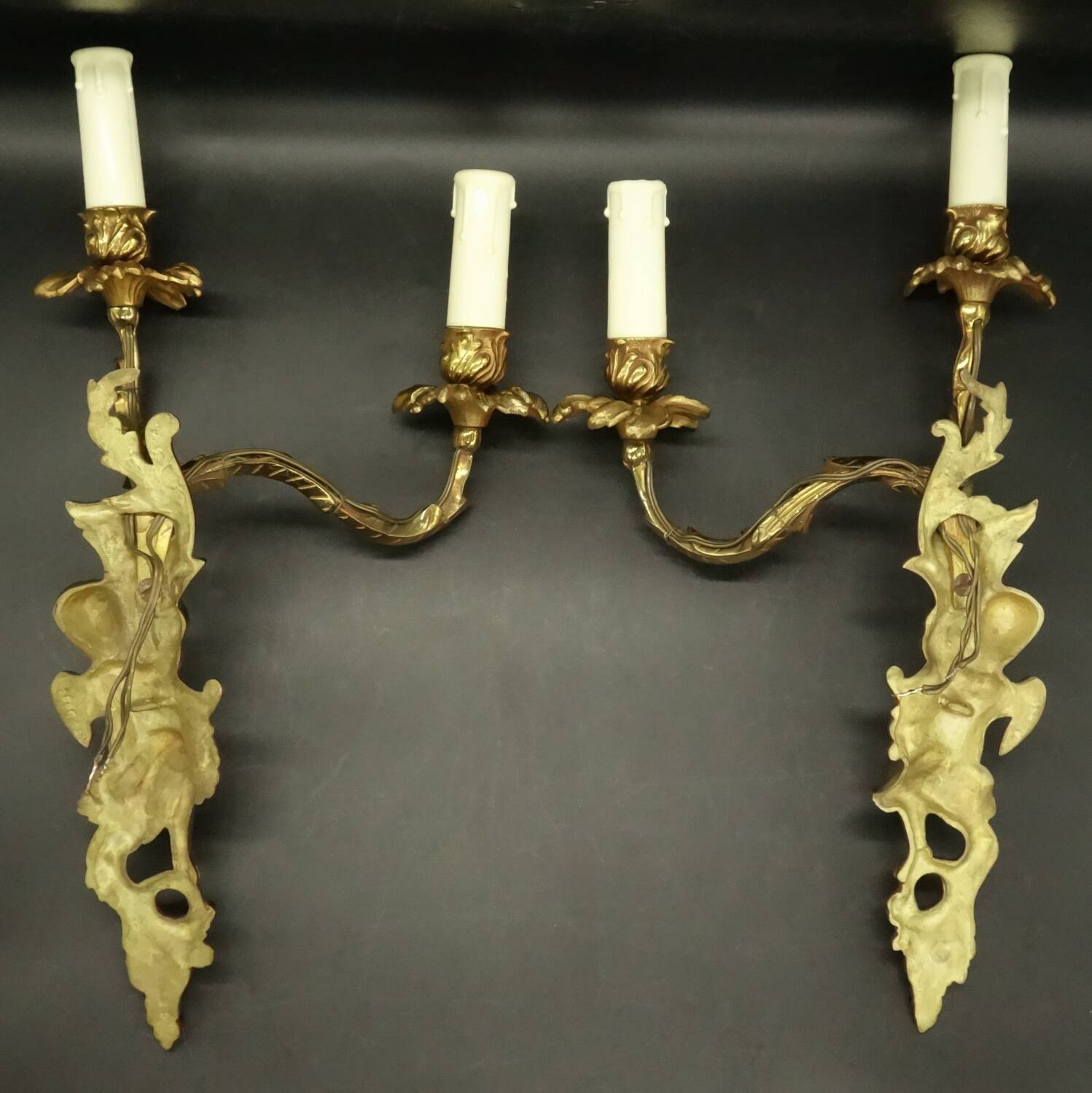 Pair of large Louis XV style wall lights - gilded bronze