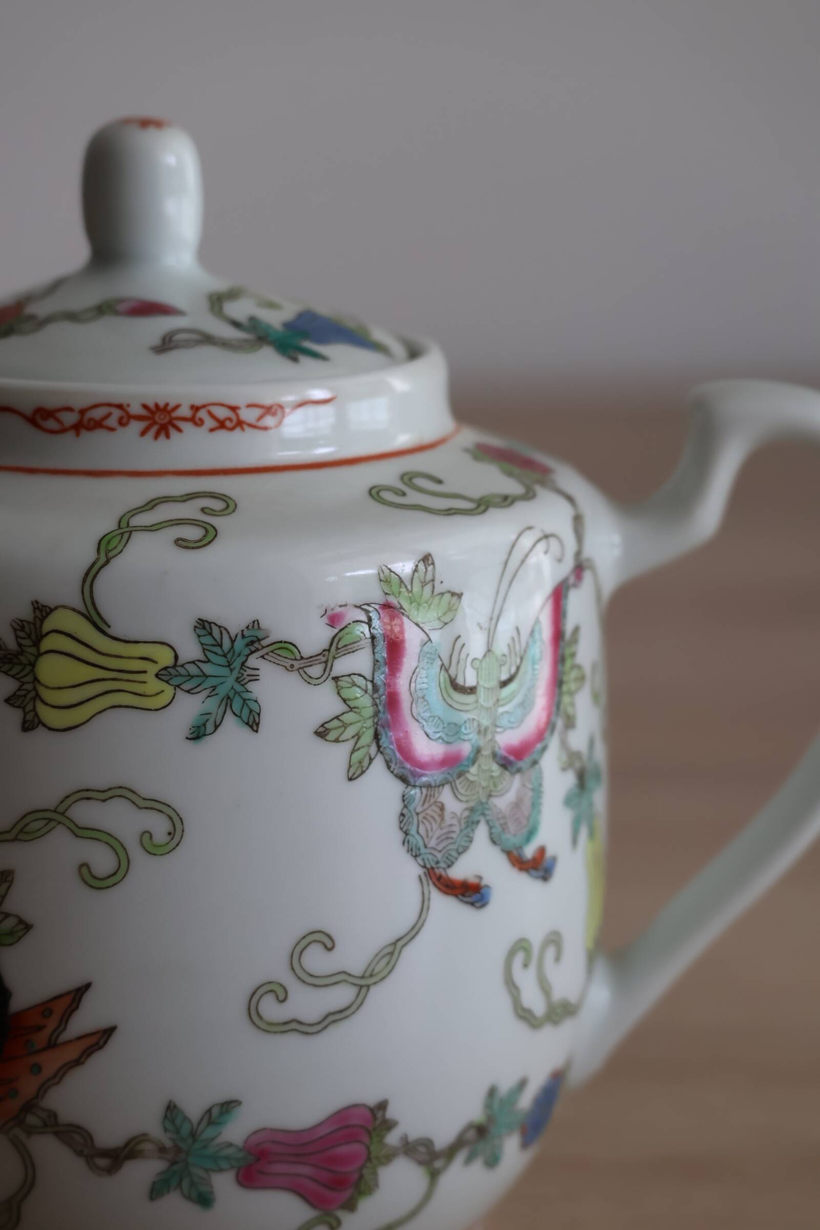 Chinese hand painted teapot Jingdezhen