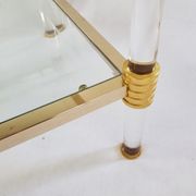 Table basse en lucite et acier doré