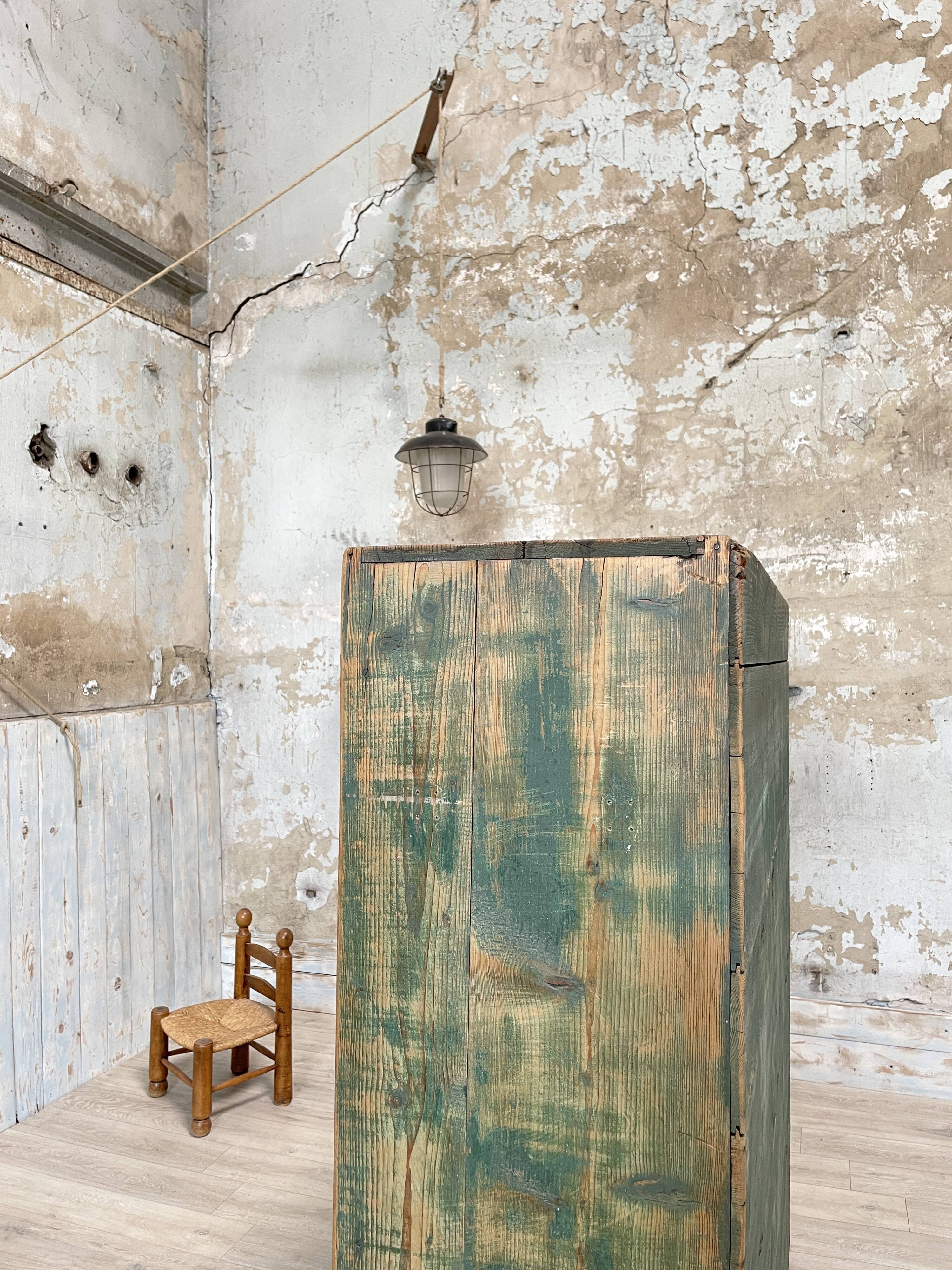 5-door cloakroom in patinated wood