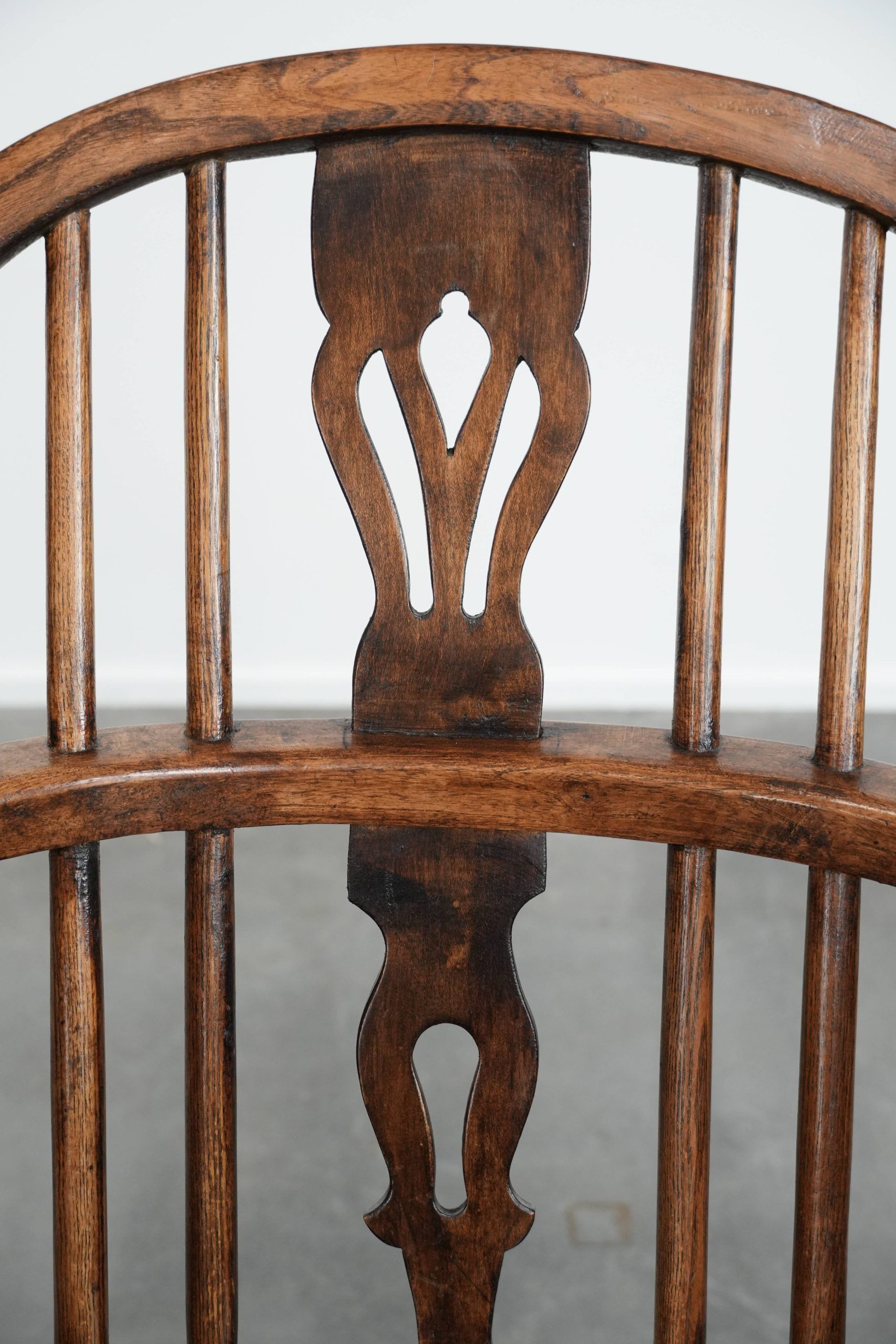 Antique set of 4 English Windsor lowback chairs with character