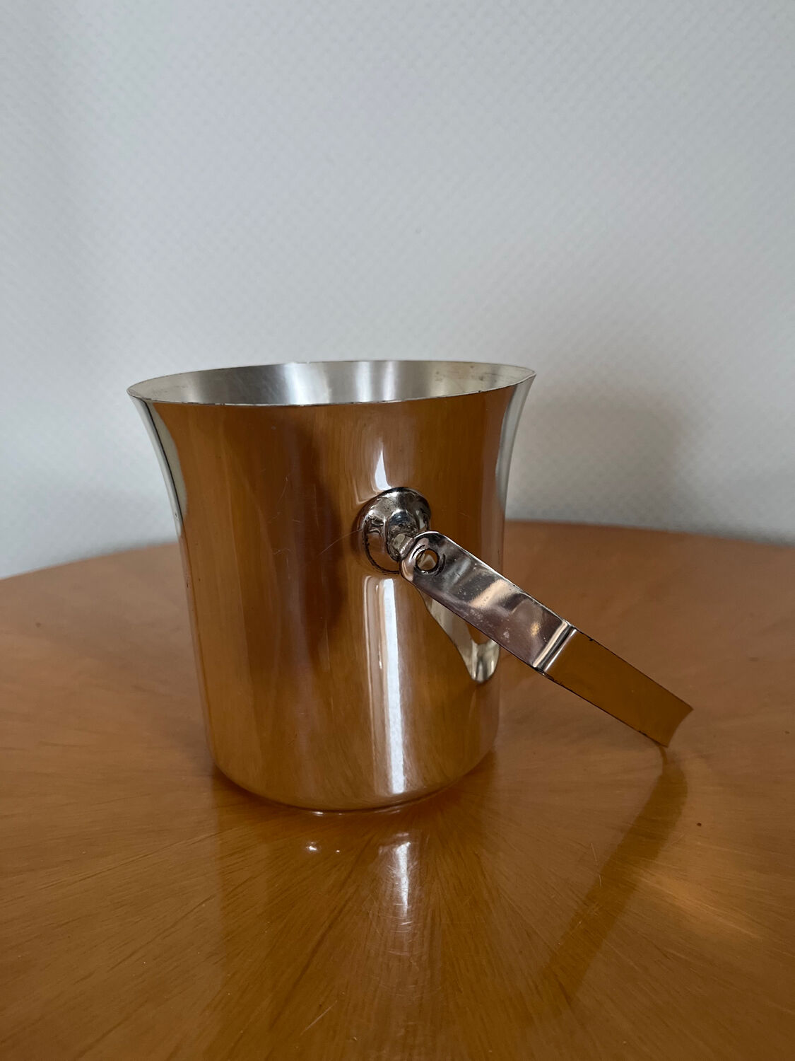Silver metal ice bucket