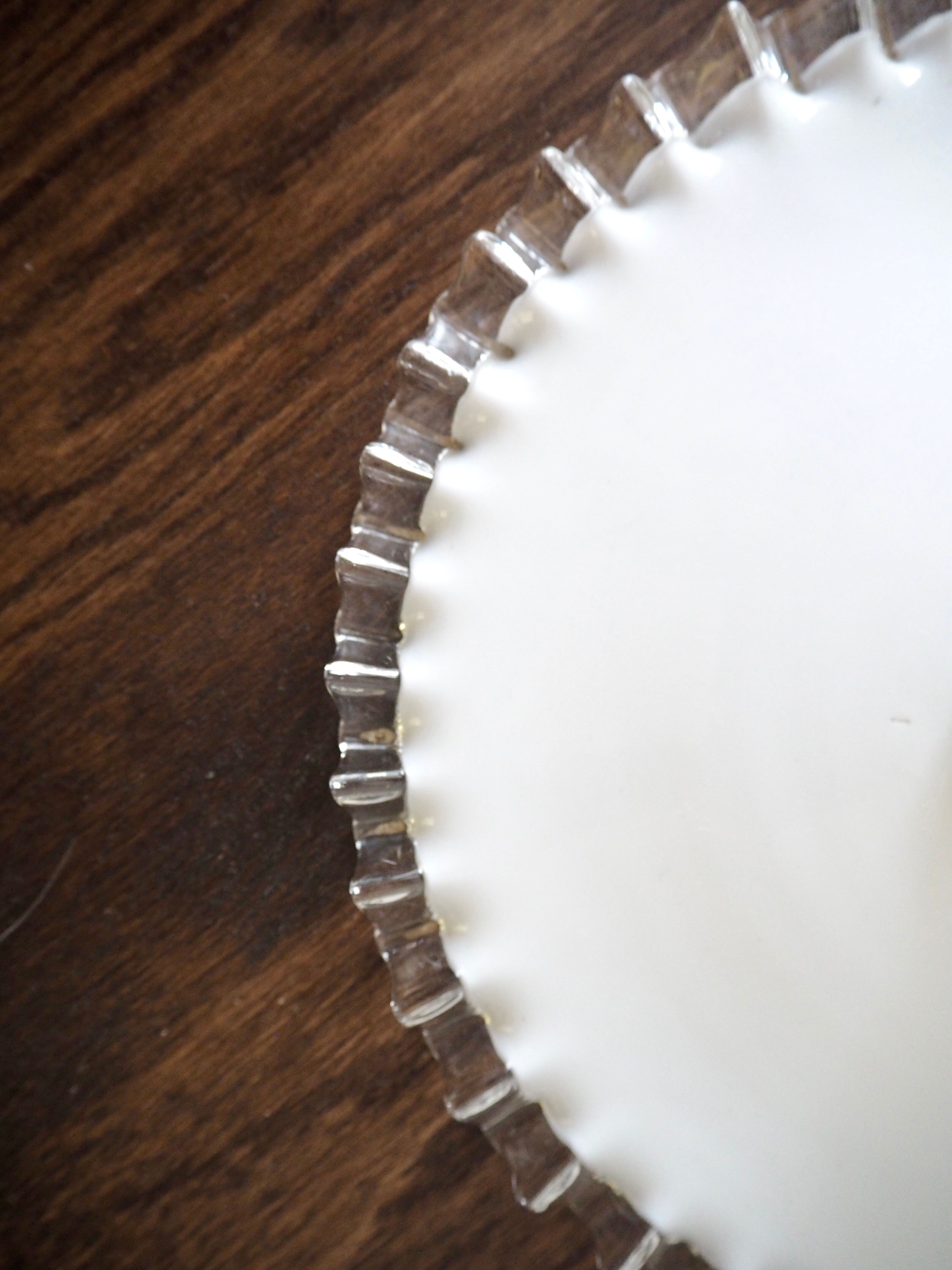 Opaline flower suspension