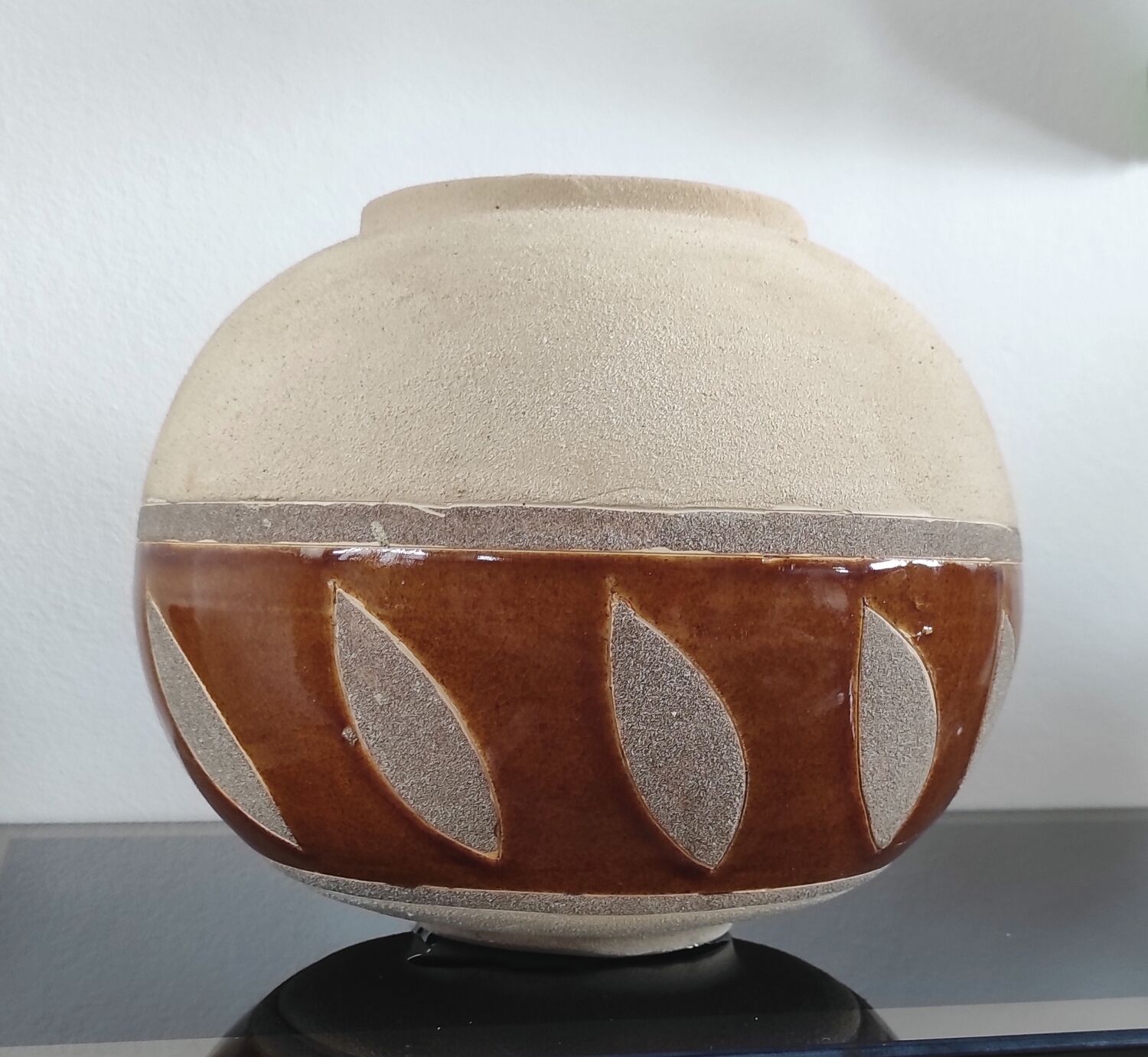 Vintage round vase in artisanal stoneware – Brutalist Design