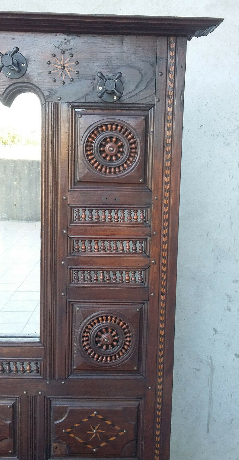 Breton entrance cabinet holder