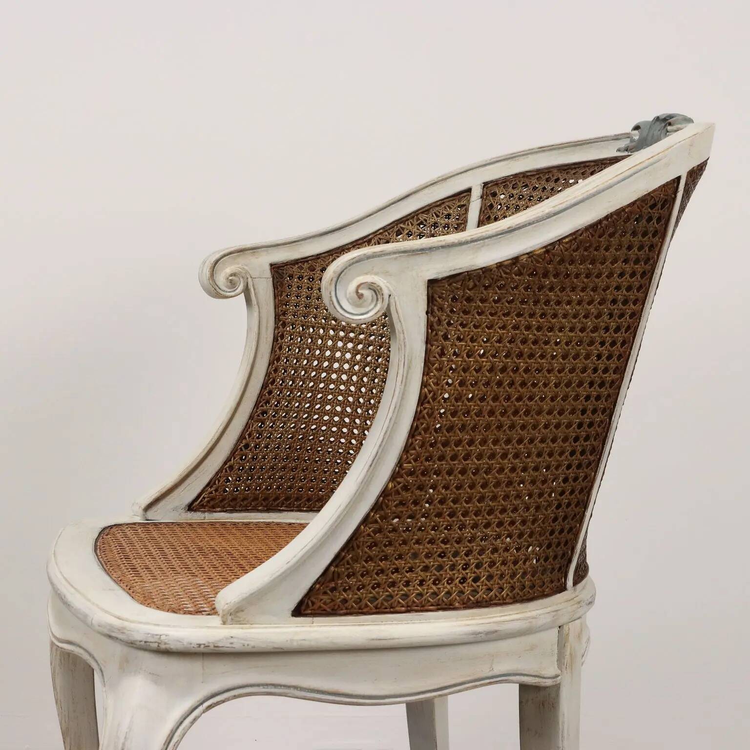 Antique Baroque-style armchair in lacquered walnut, Italy, 20th century.