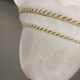 Duo lampes de chevet rétro chic métal doré, globes blancs drappés