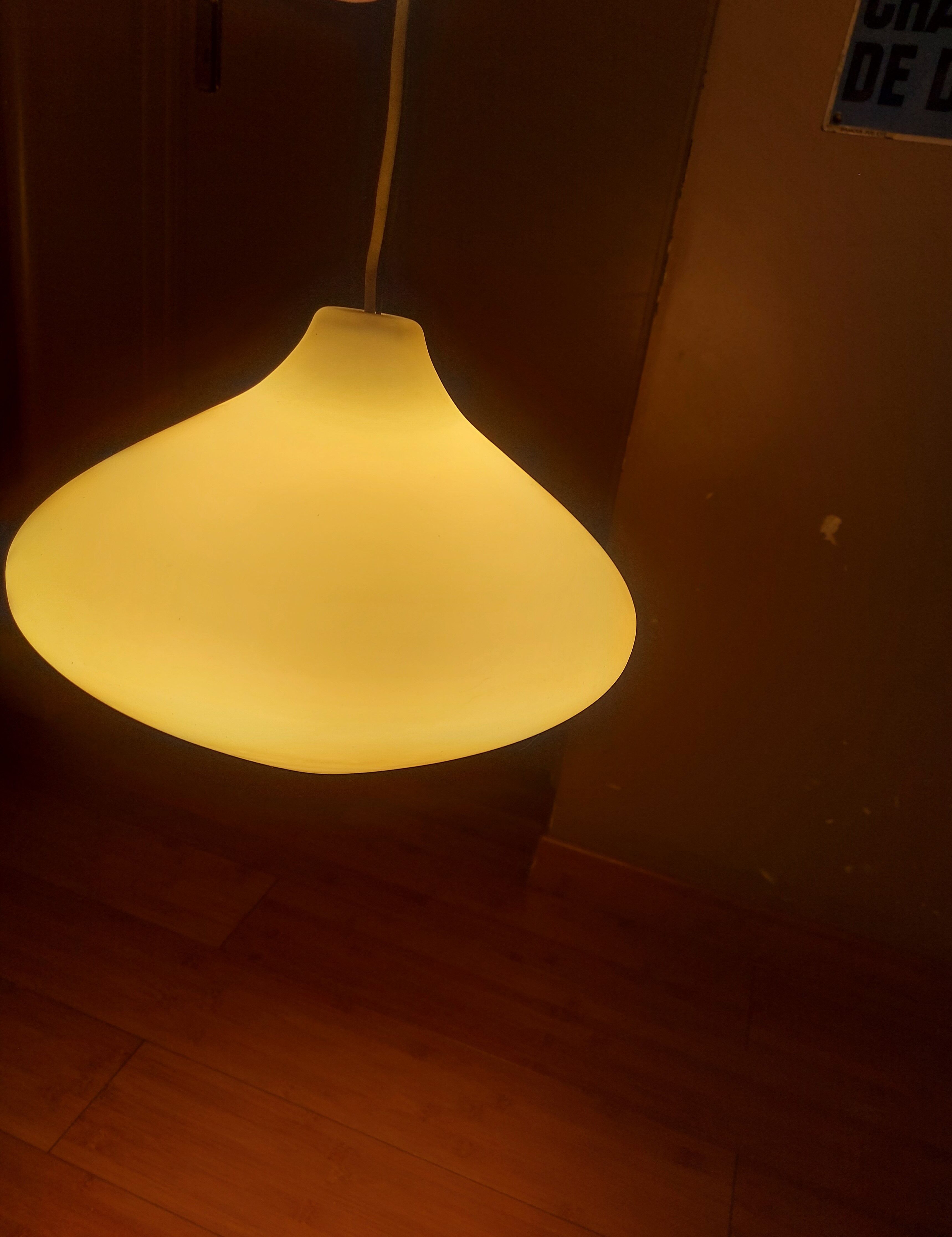 Vintage suspension in white opaline