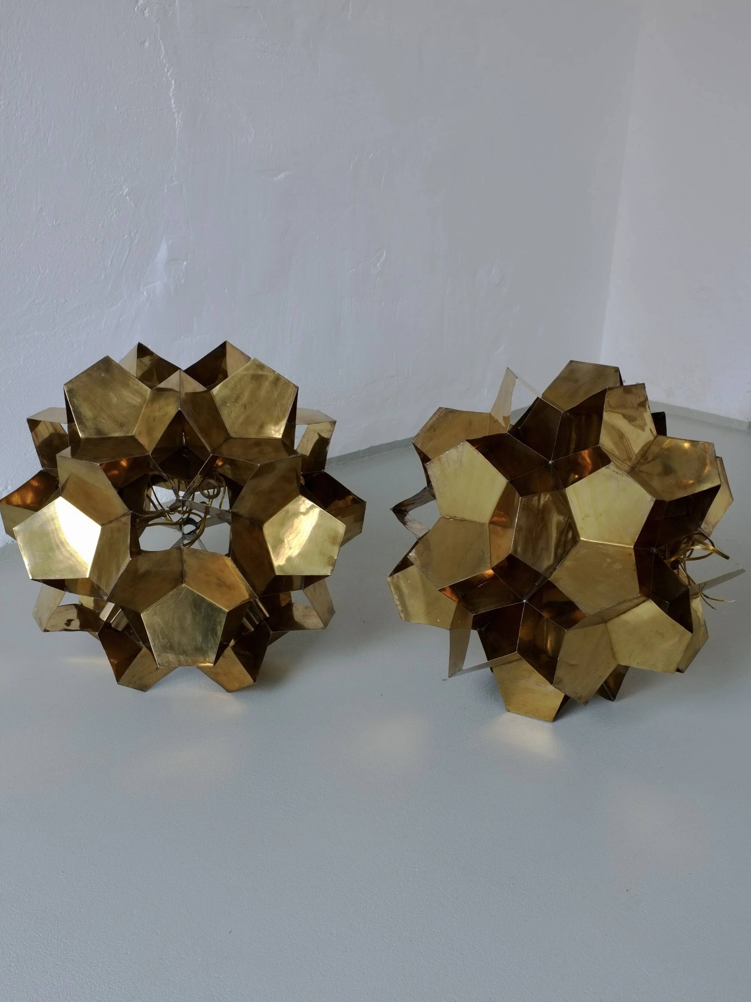Lustre origami brutaliste en laiton, Lettonie années 1970