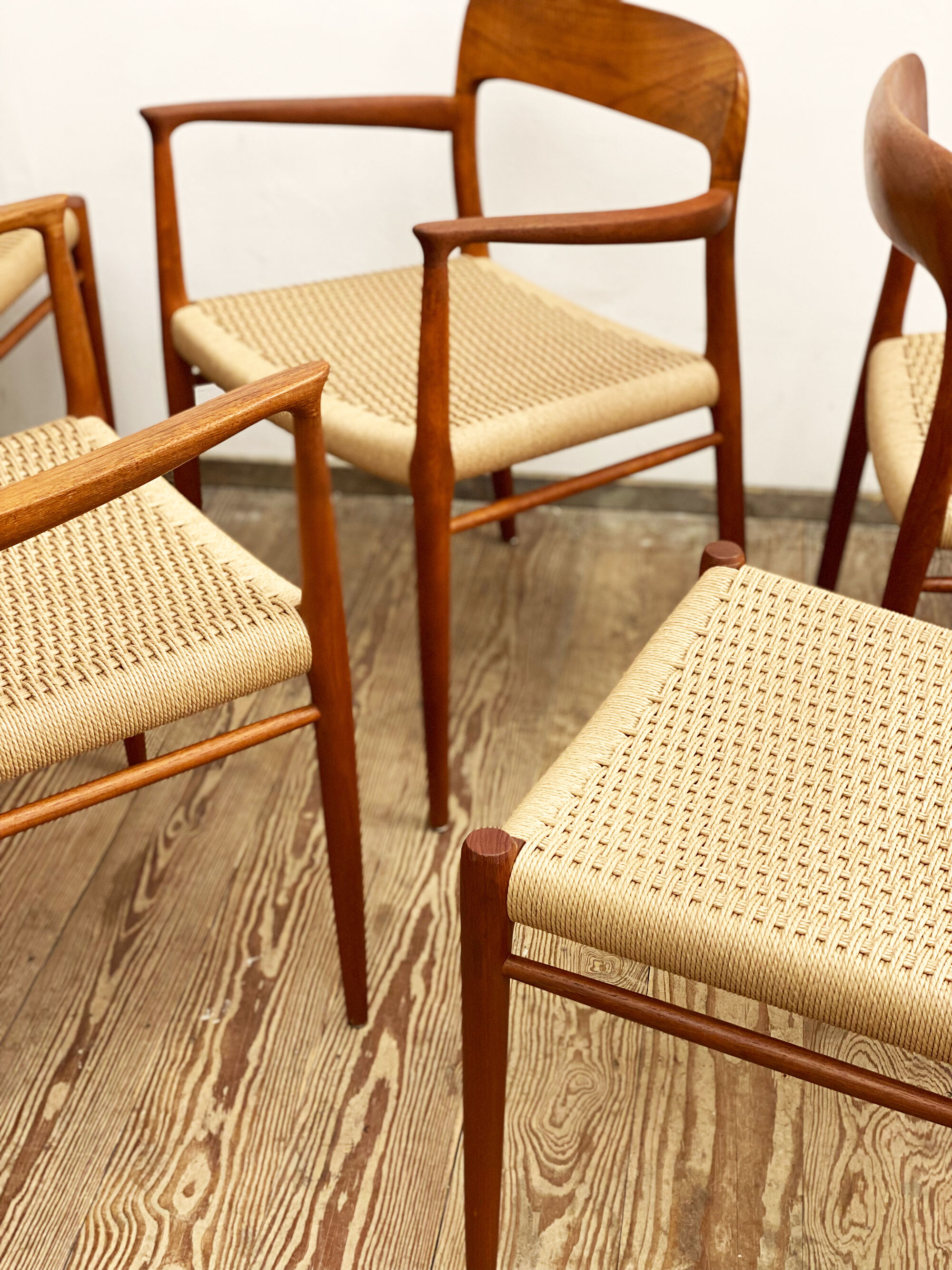 Set de 8 chaises de salle à manger en teck du milieu du siècle par Niels O Møller pour JL Moller Danemark
