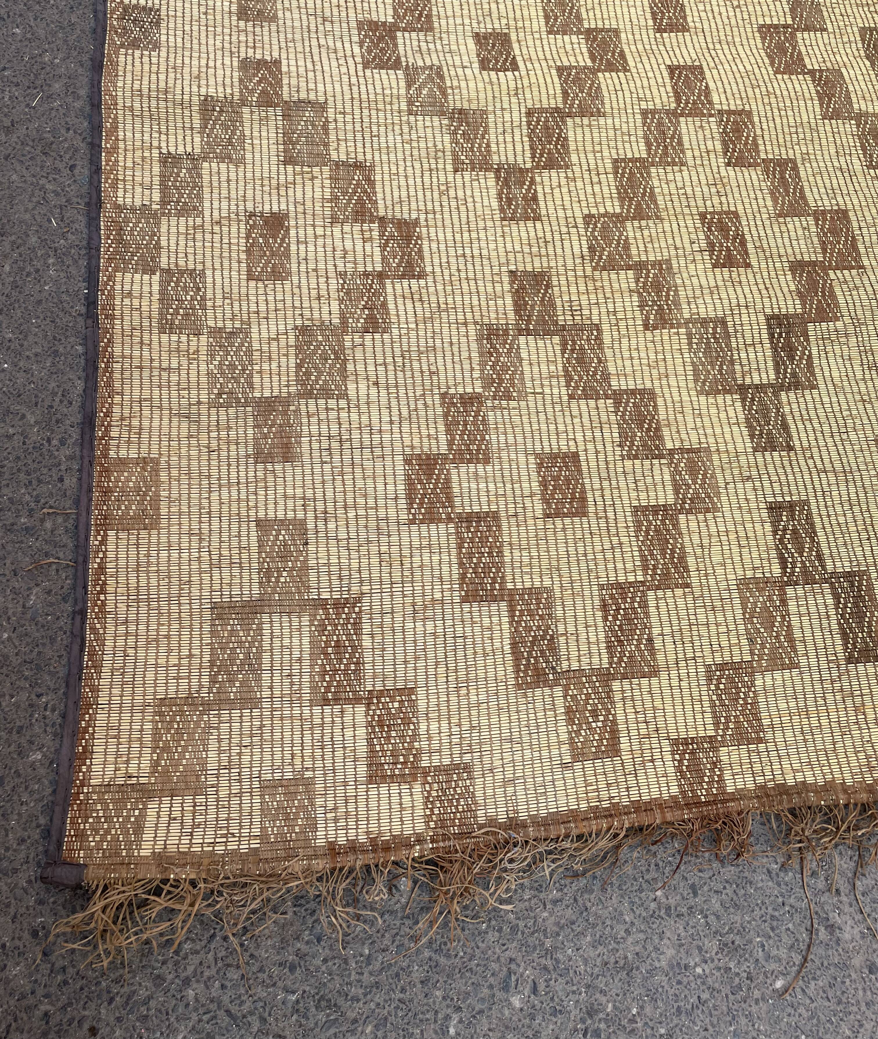 Natte touareg vintage en cuir et roseau