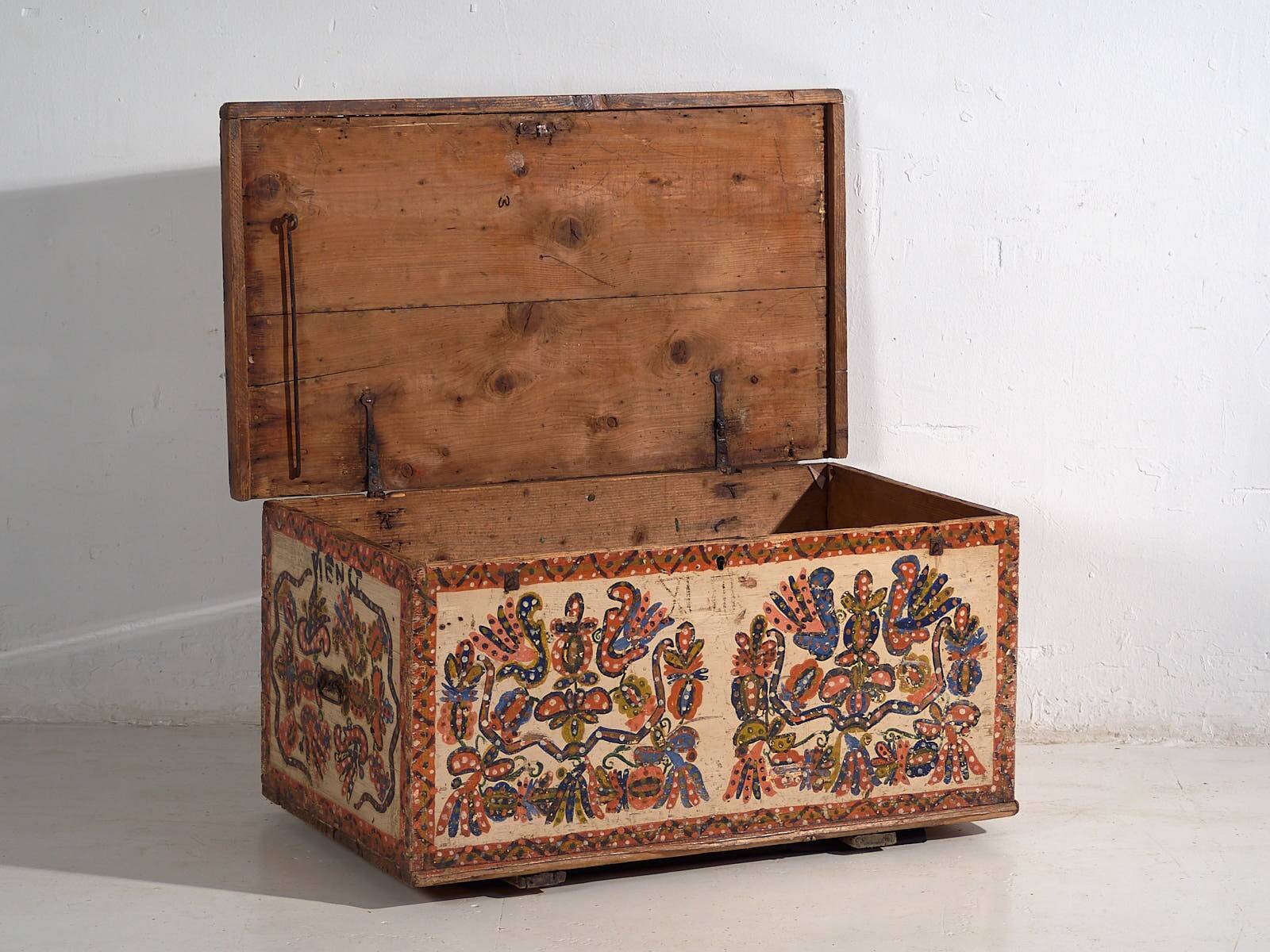 Antique hand-painted folk-style trunk (c.1880) #14