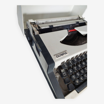 Olympia traveler typewriter