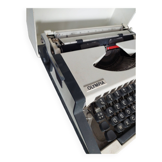 Machine à écrire olympia traveller