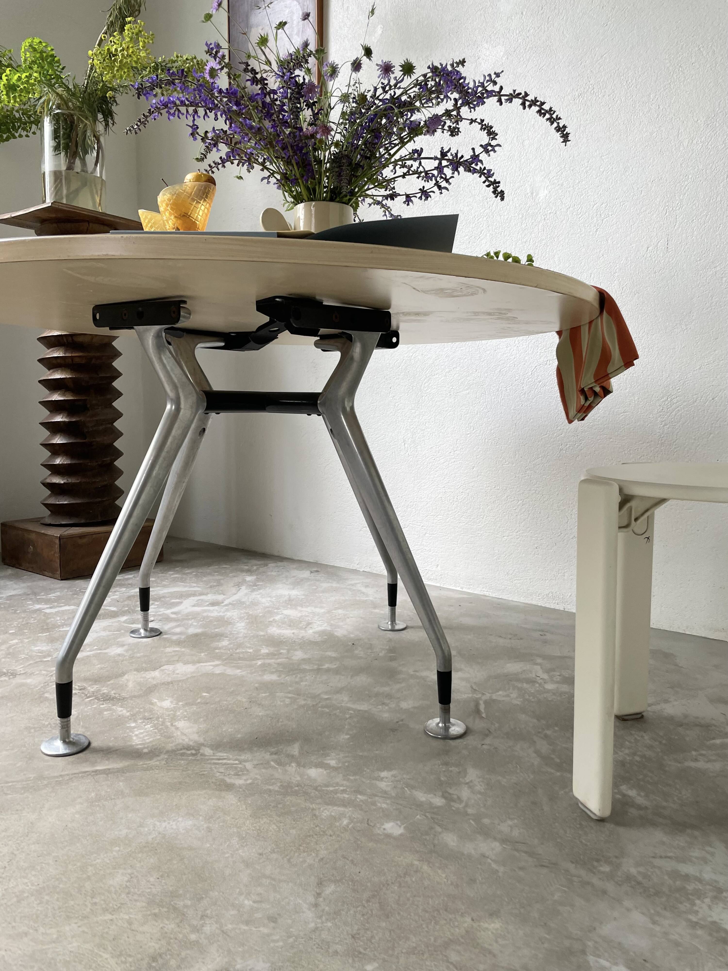 Tecno Nomos Round Table Brushed Metal