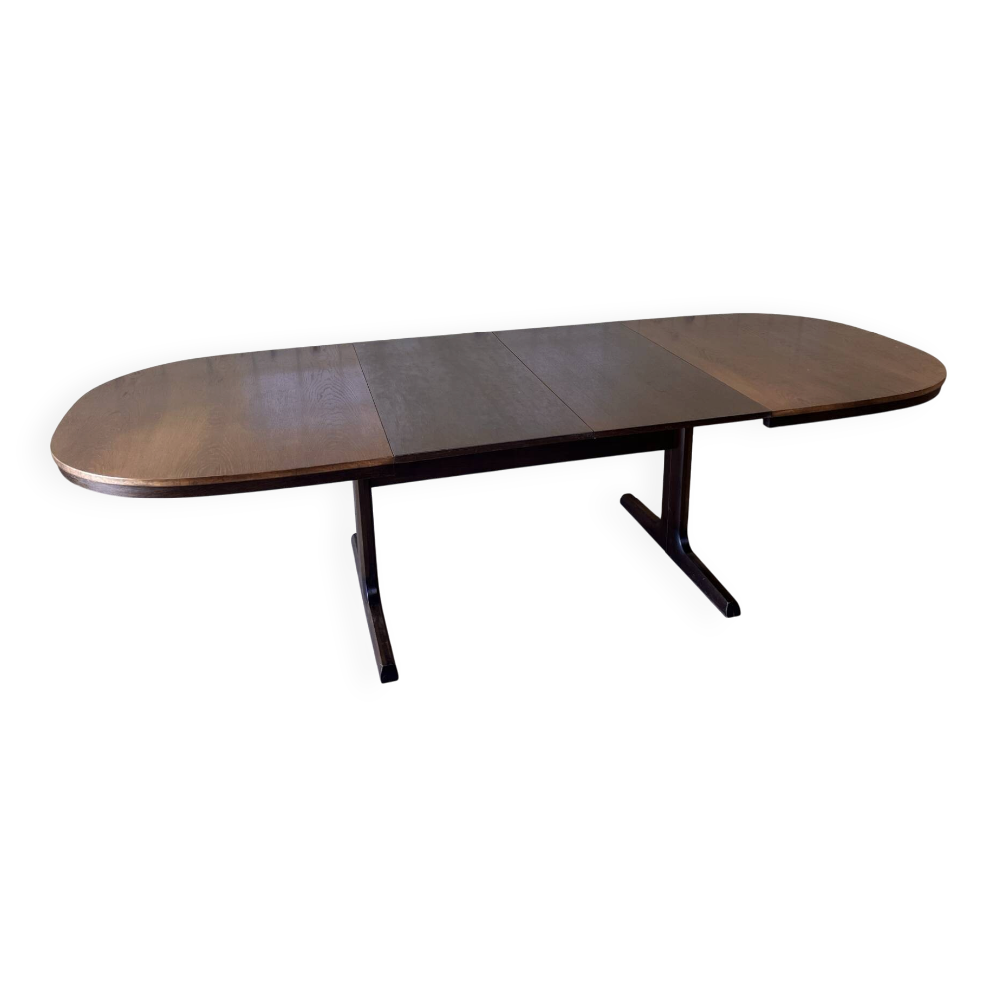 Oval dining table by Farstrup