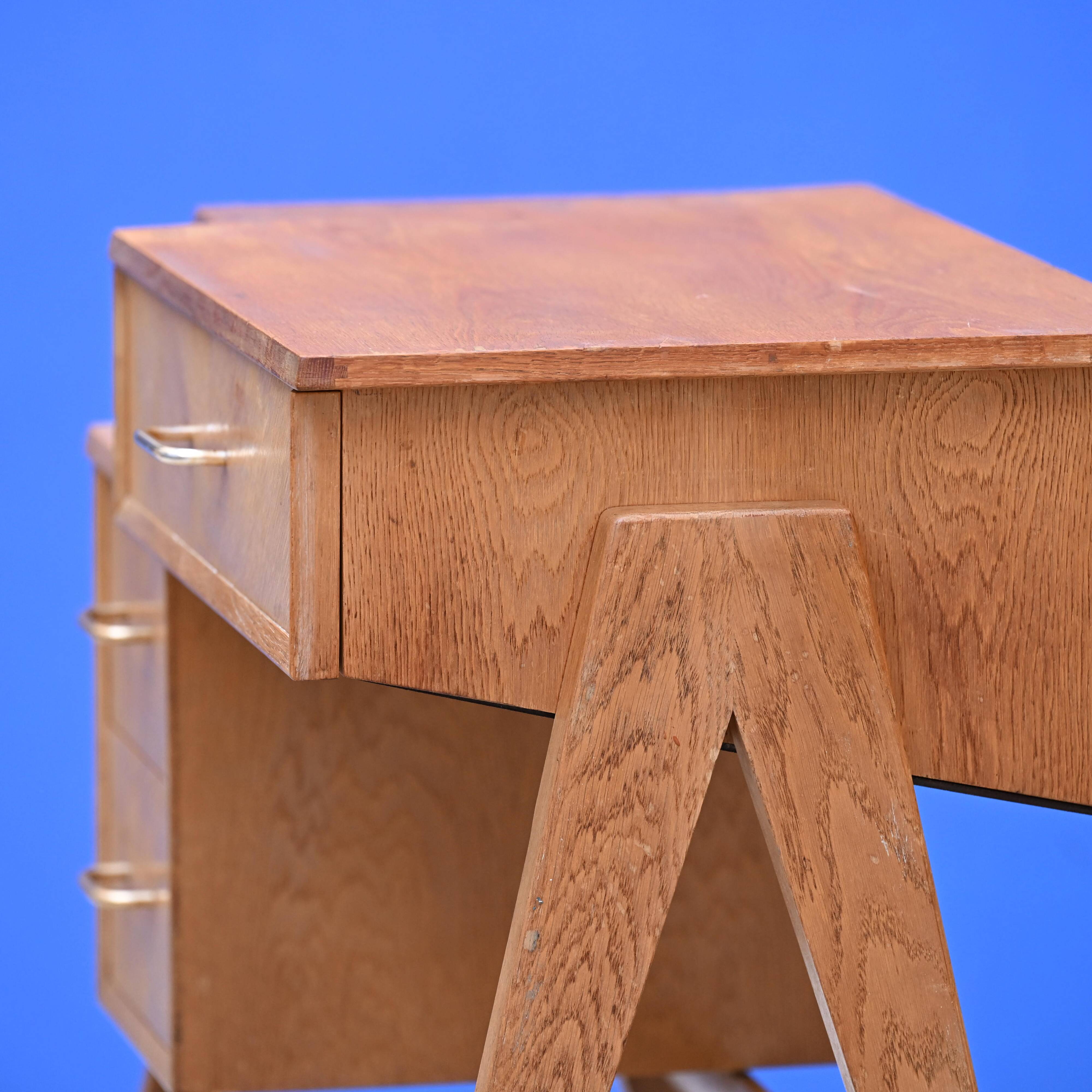 Small desk from the 1960s