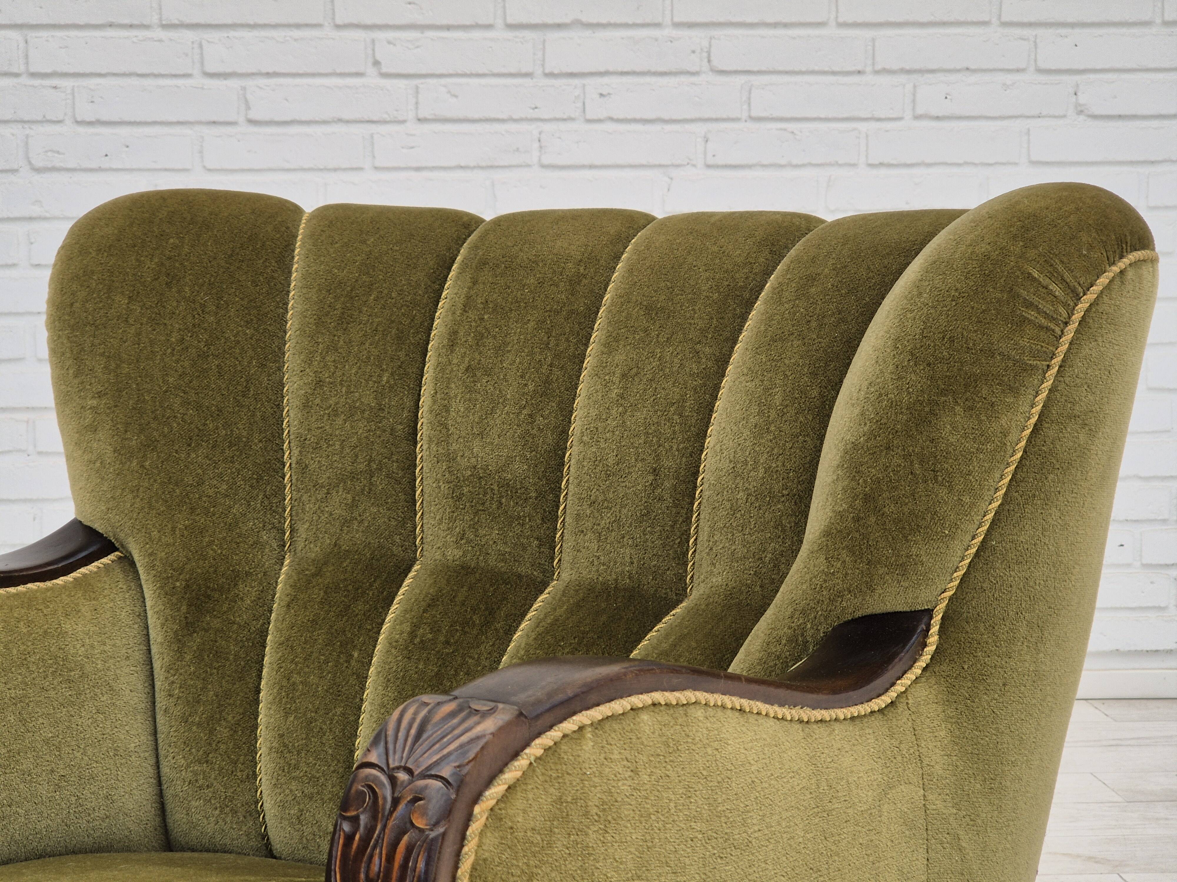 Fauteuil danois en tissu vert et chêne, 1960