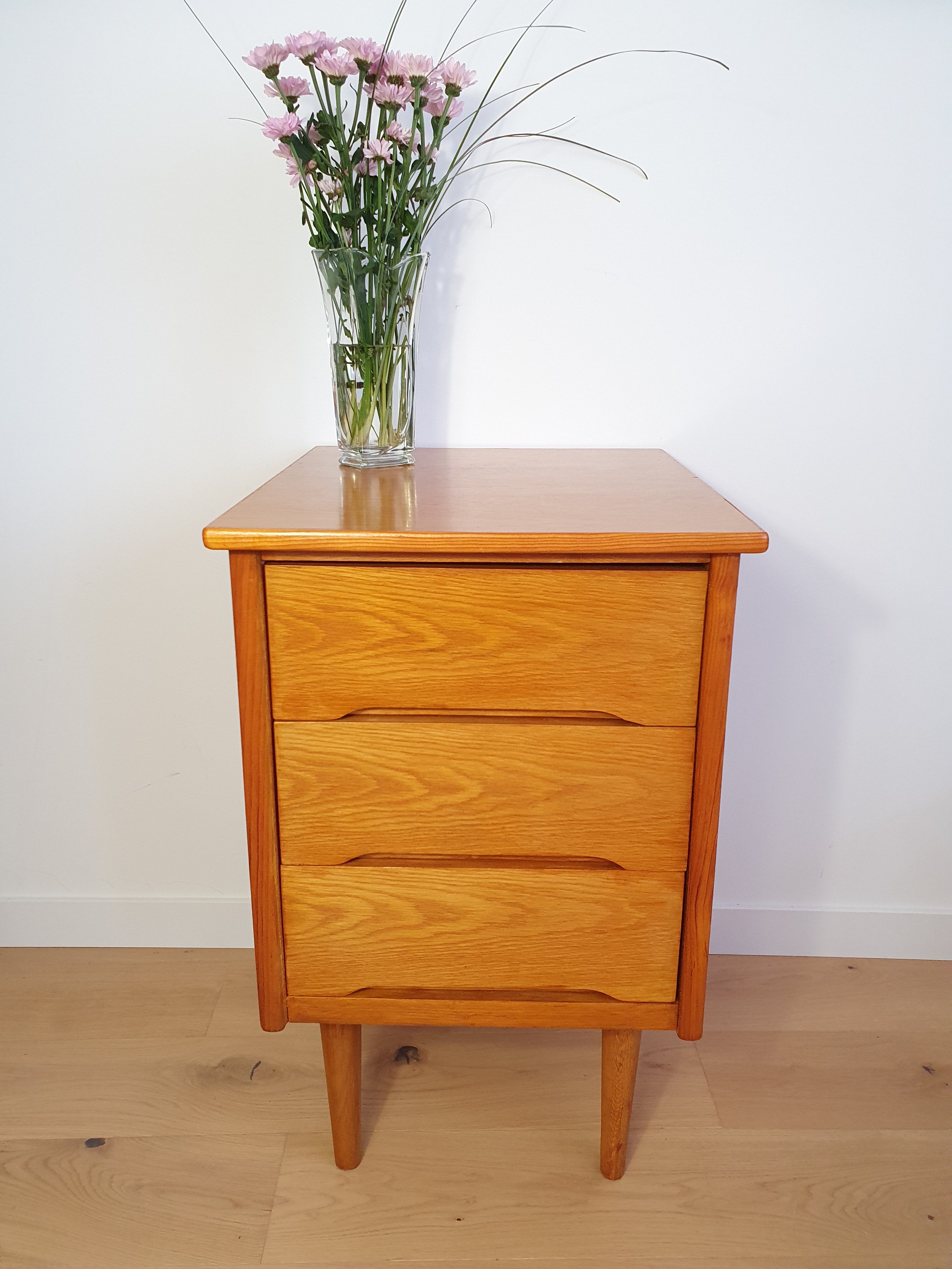 Vintage chest of drawers
