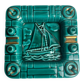 Vintage, ashtray and pocket tray decorated with a boat by Verceram from around 1950.