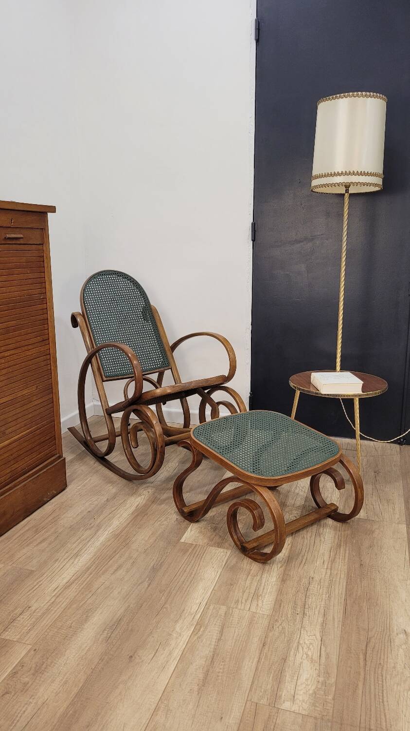 Rocking-chair en bois courbé et cannage