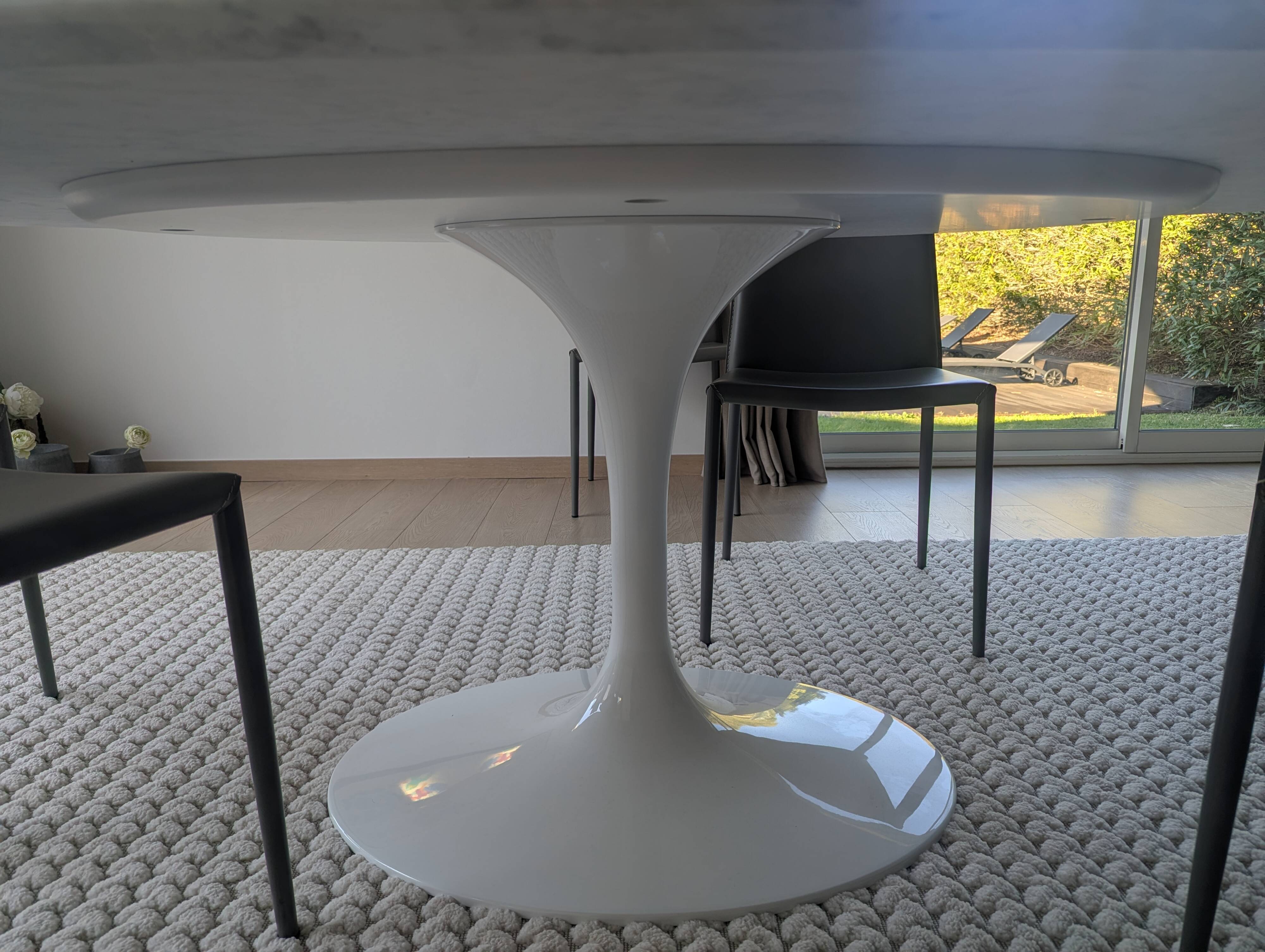 Tulip Oval XL Table Classic Design Italy inspired by Saarinen