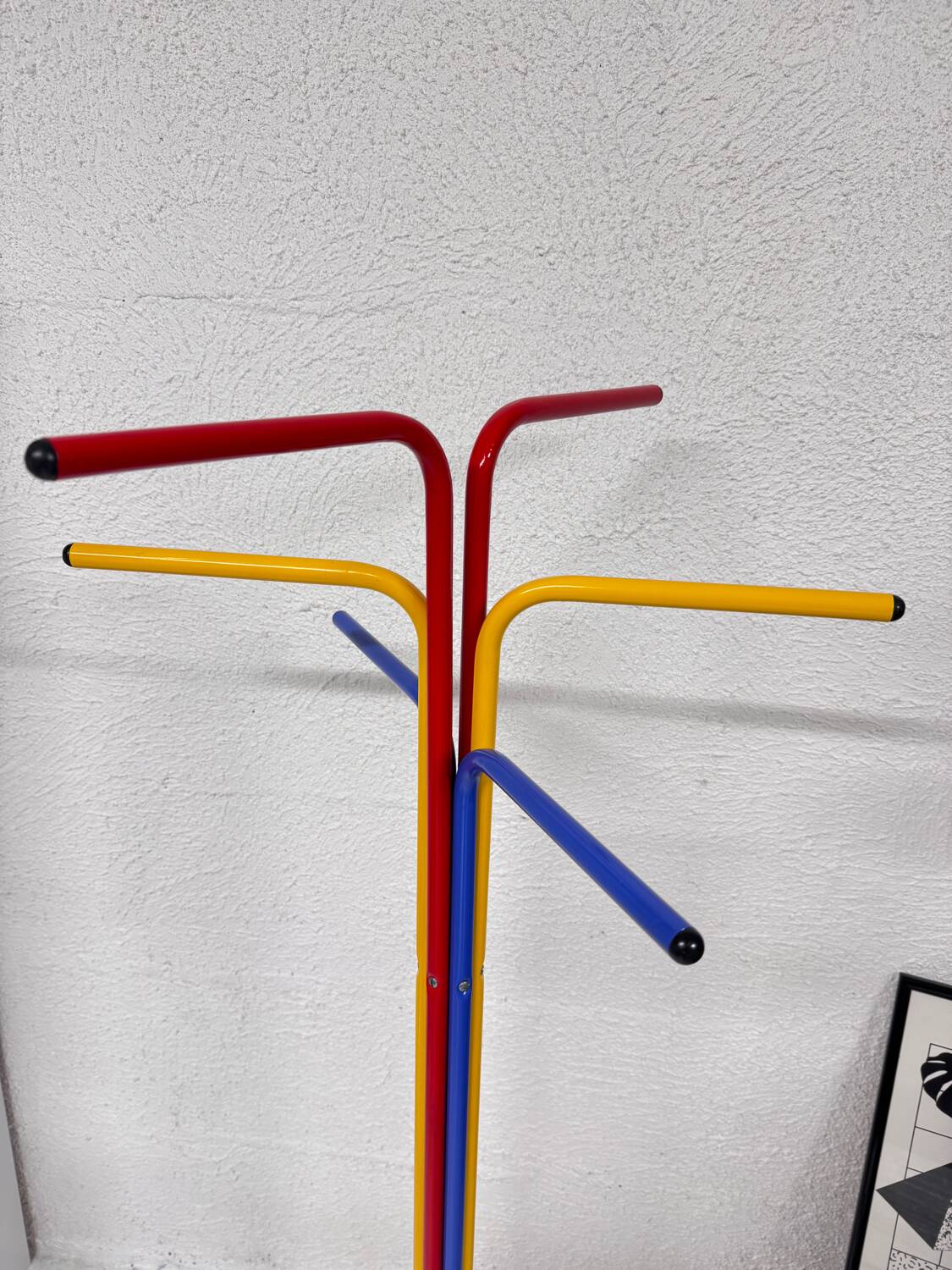 Children's coat rack in multi-colored metal