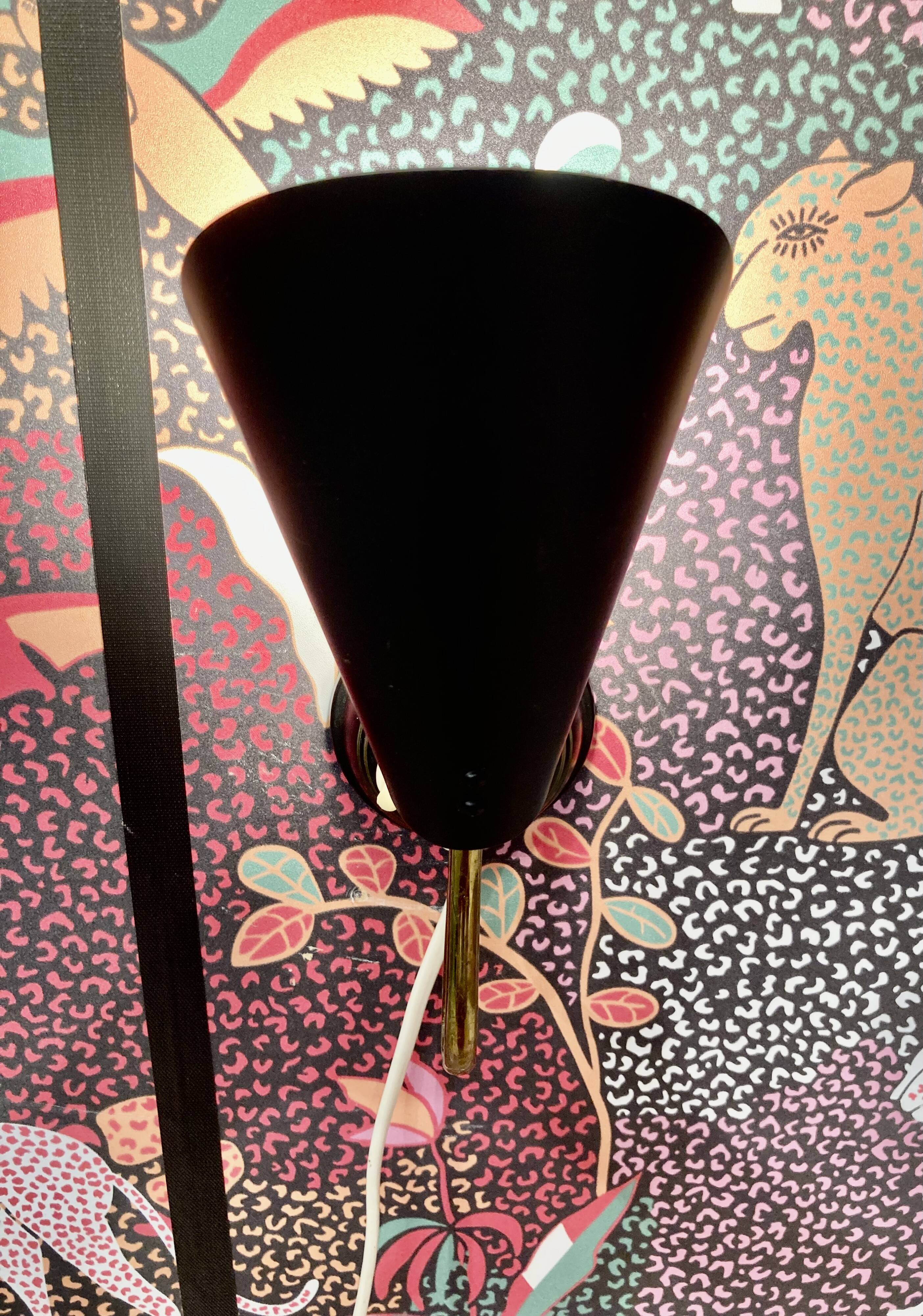 ELEGANT SCANDINAVIAN DESIGN WALL LIGHT 1950.
