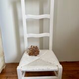 Chaise en bois paillée ancienne blanche