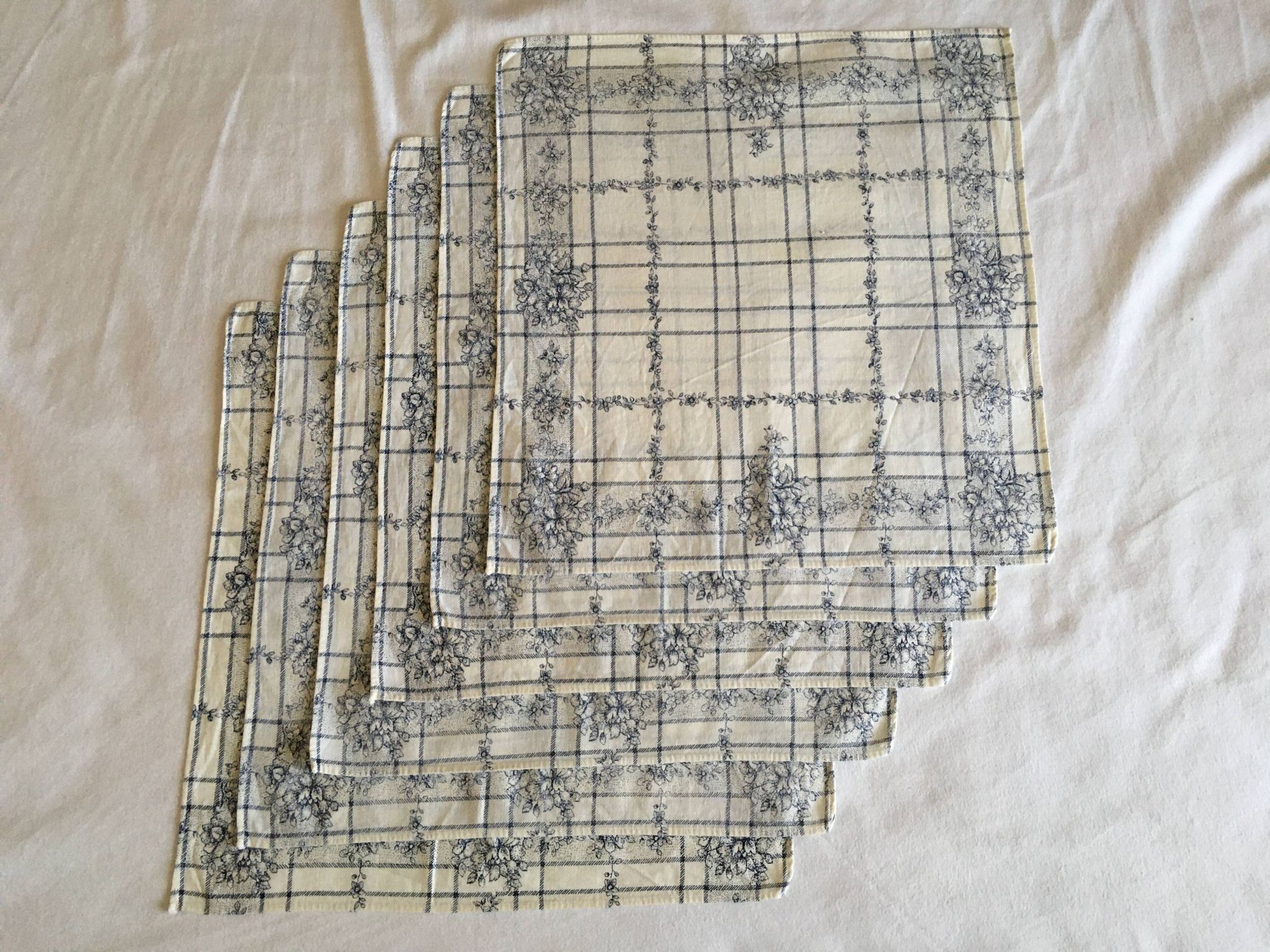 12 Provencal napkins 42 x 40