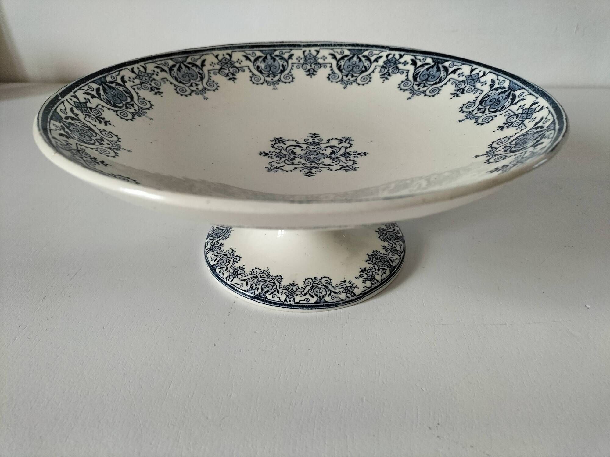 Ironstone compote by Manufacture Clairefontaine, Regency decoration, circa 1900.