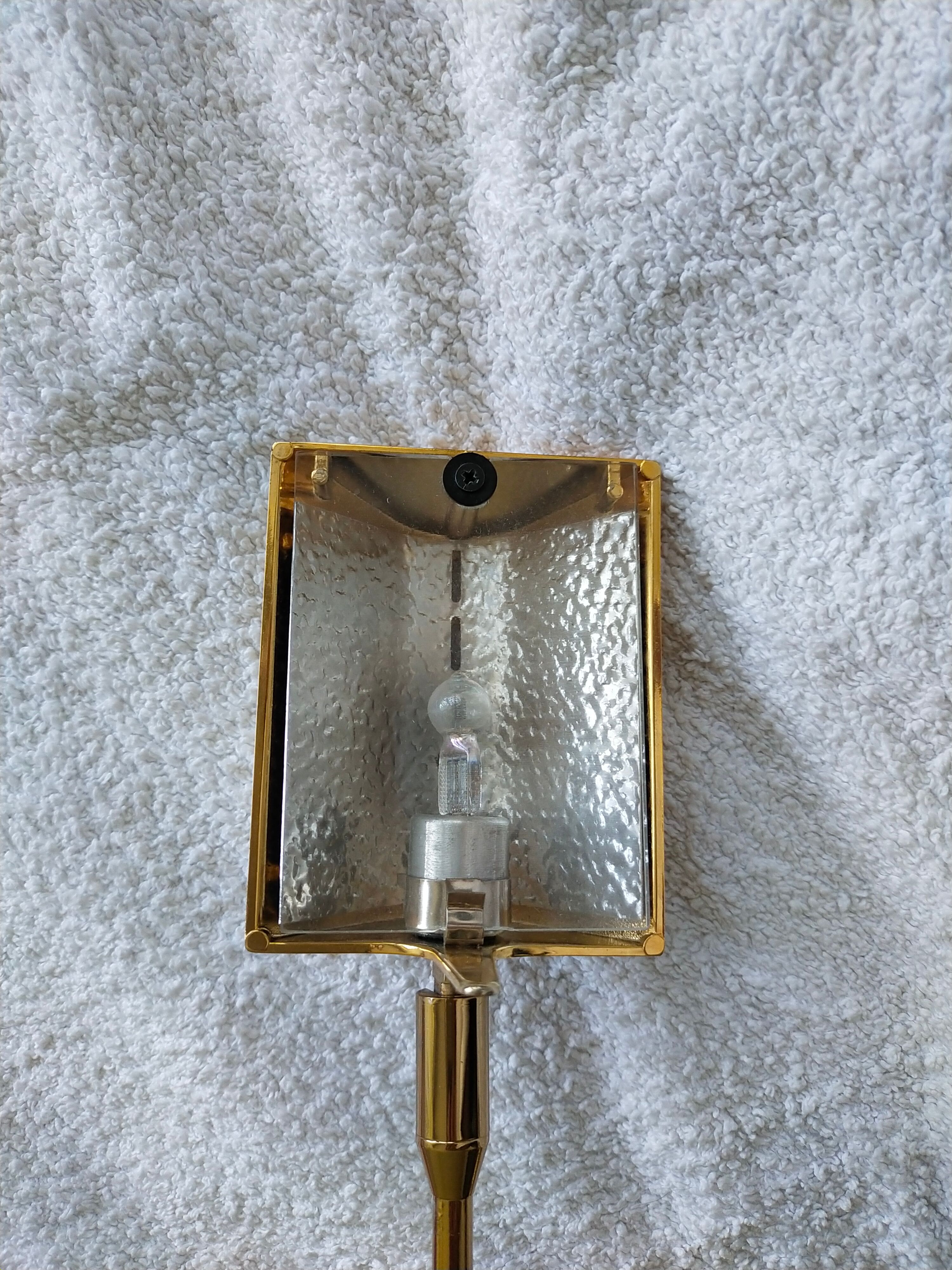 Vintage desk lamp, to be mounted on the wall.