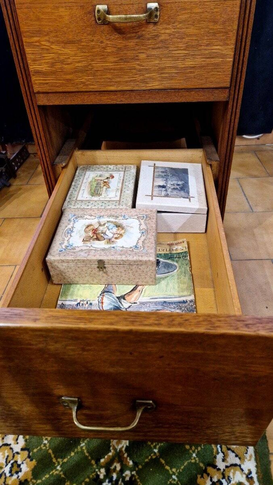Oak workshop furniture with 2 drawers